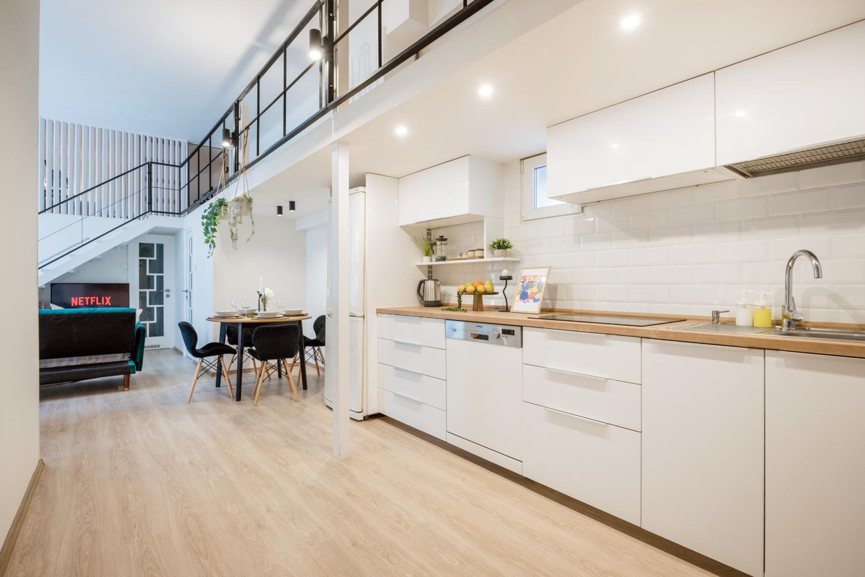 Chic 3BR Heart of District 7- Central Budapest Gem view 3