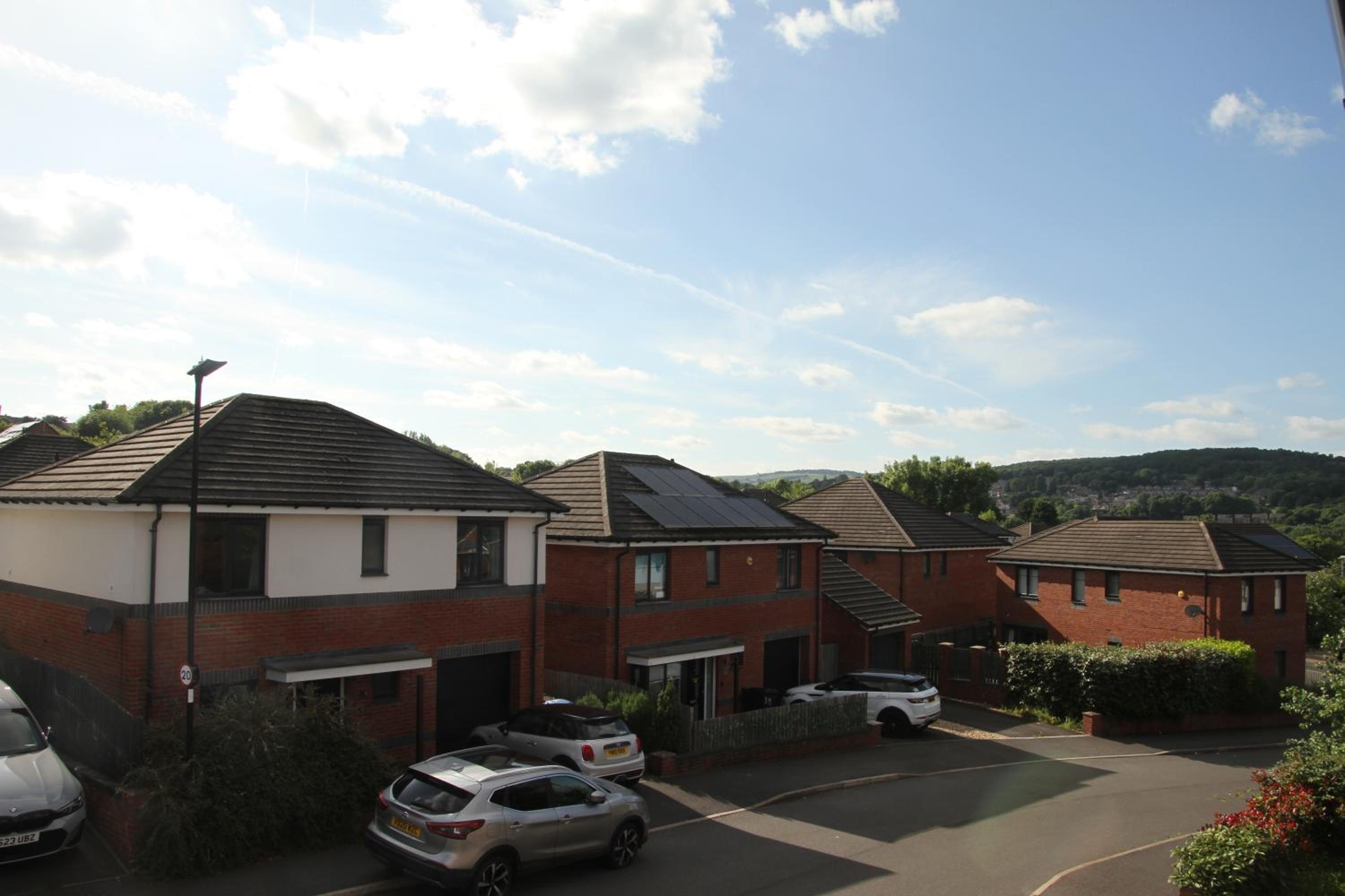 En-suite Room with Super King Size Bed - Free Wifi - Free Parking view 5