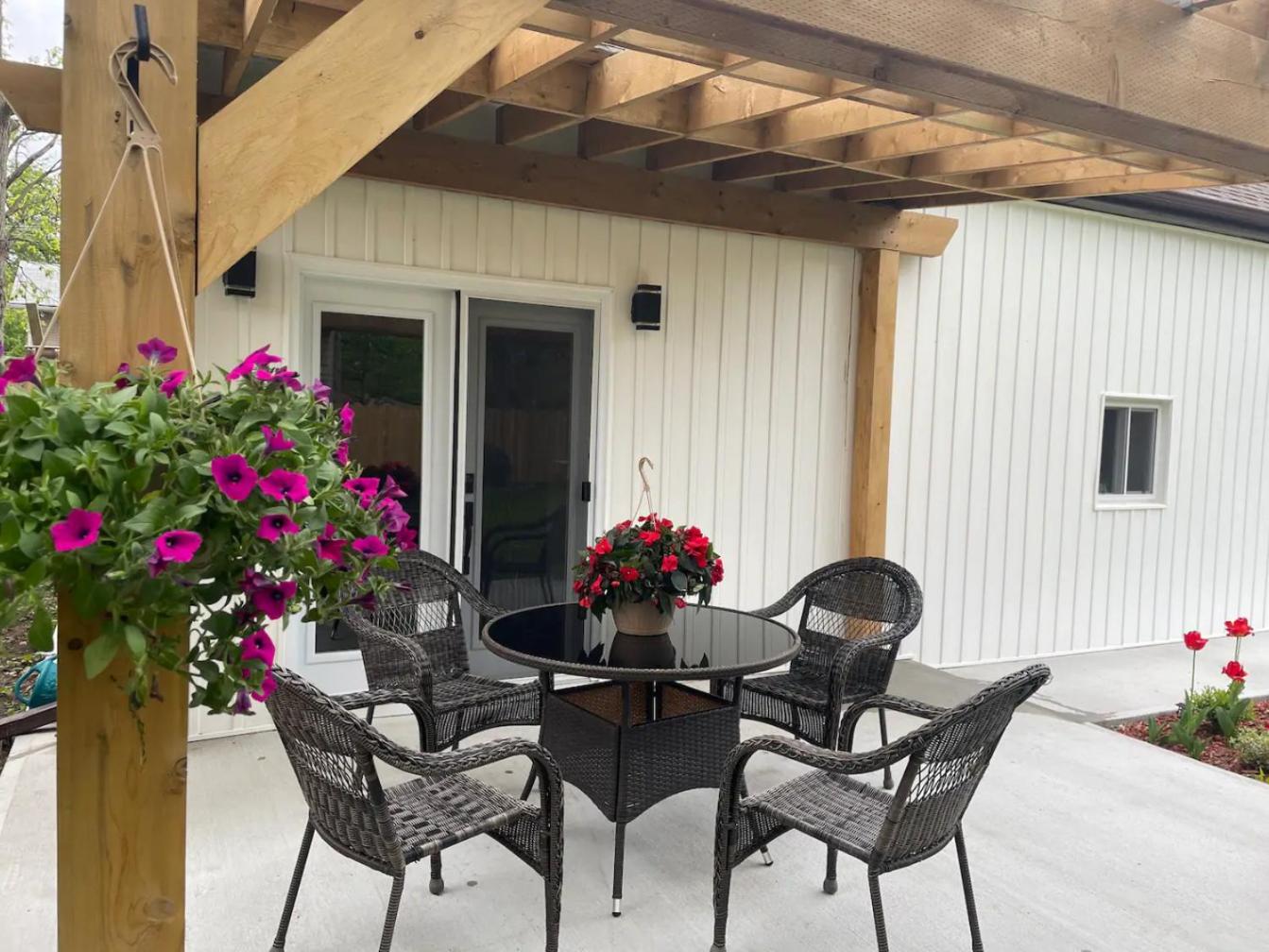 Kitchener Vacations - Cozy Cottage Style House - Property Image 23