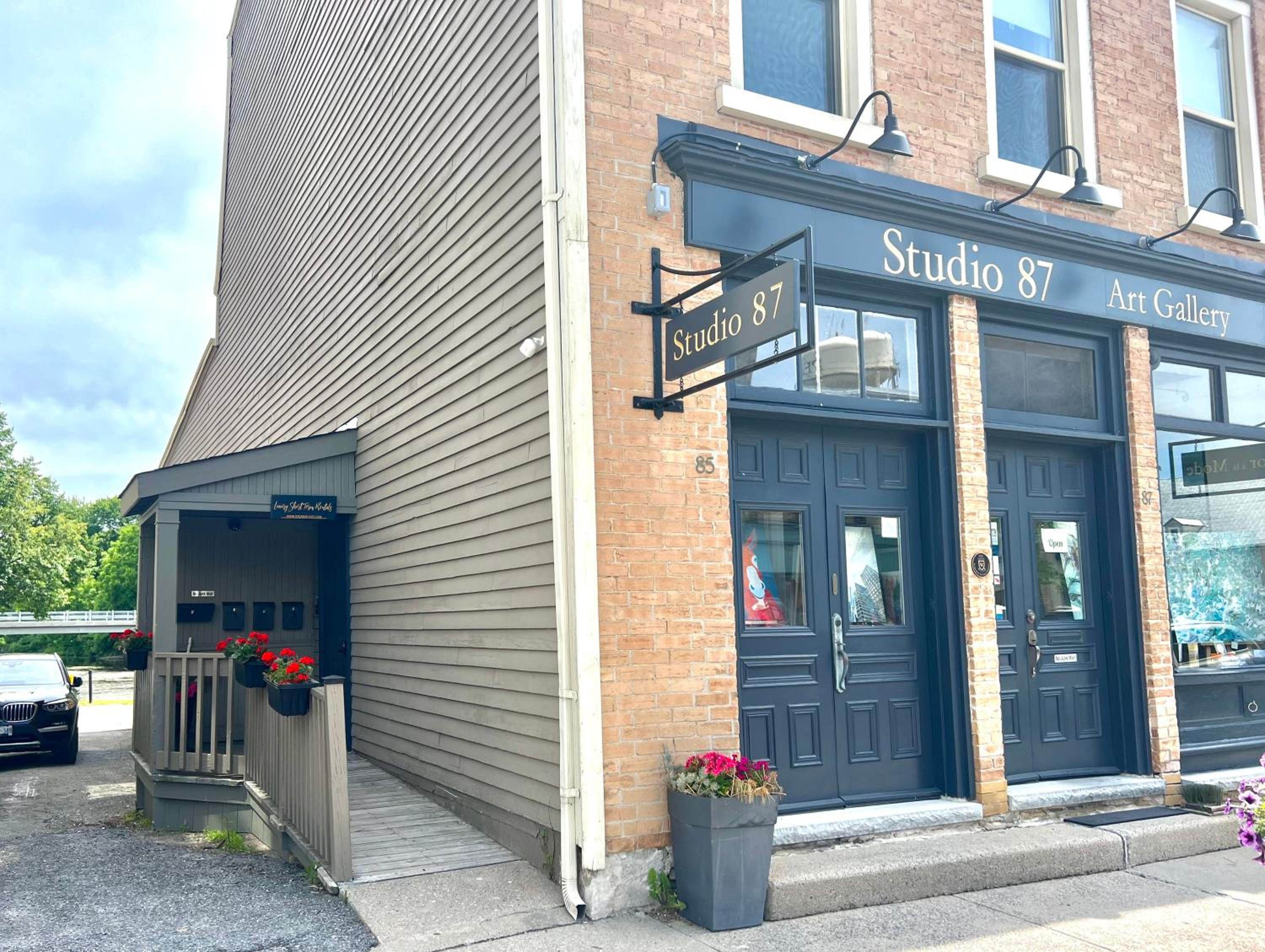Stylish Heritage Gem facing Stewart Park and Town Hall