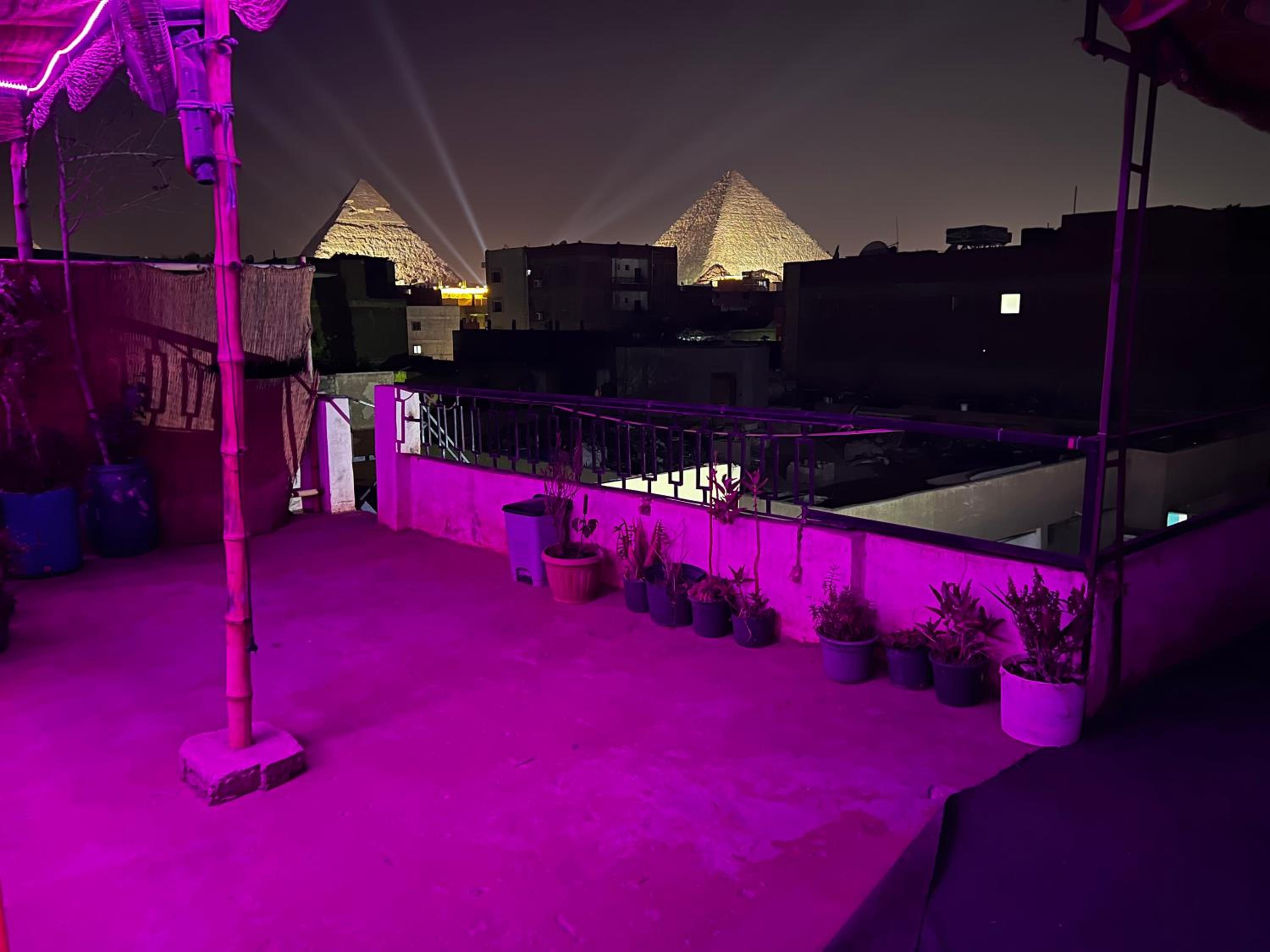 2 Jana Pyramids view inn