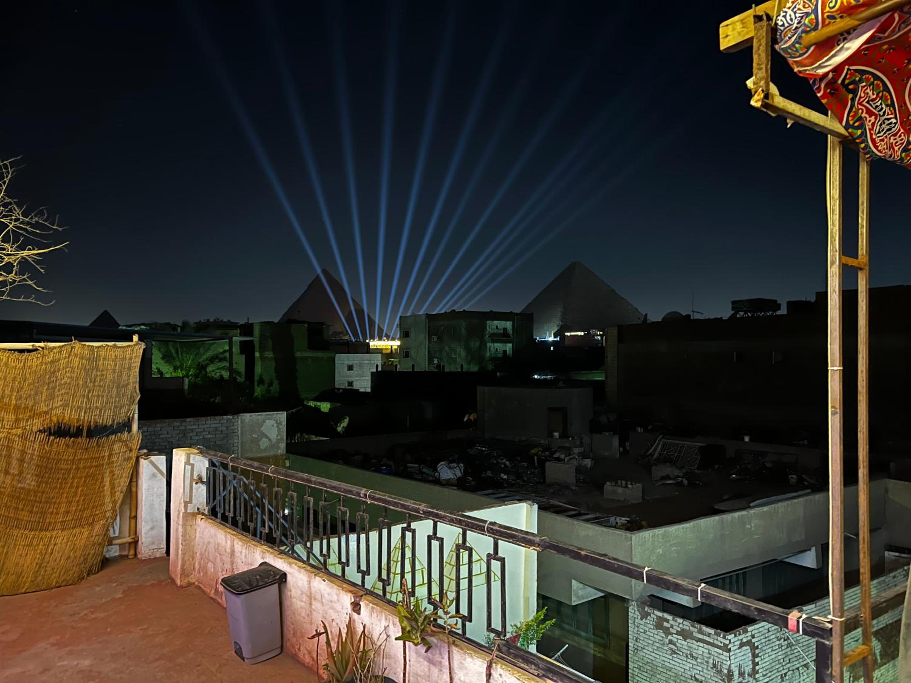 2 Jana Pyramids view inn