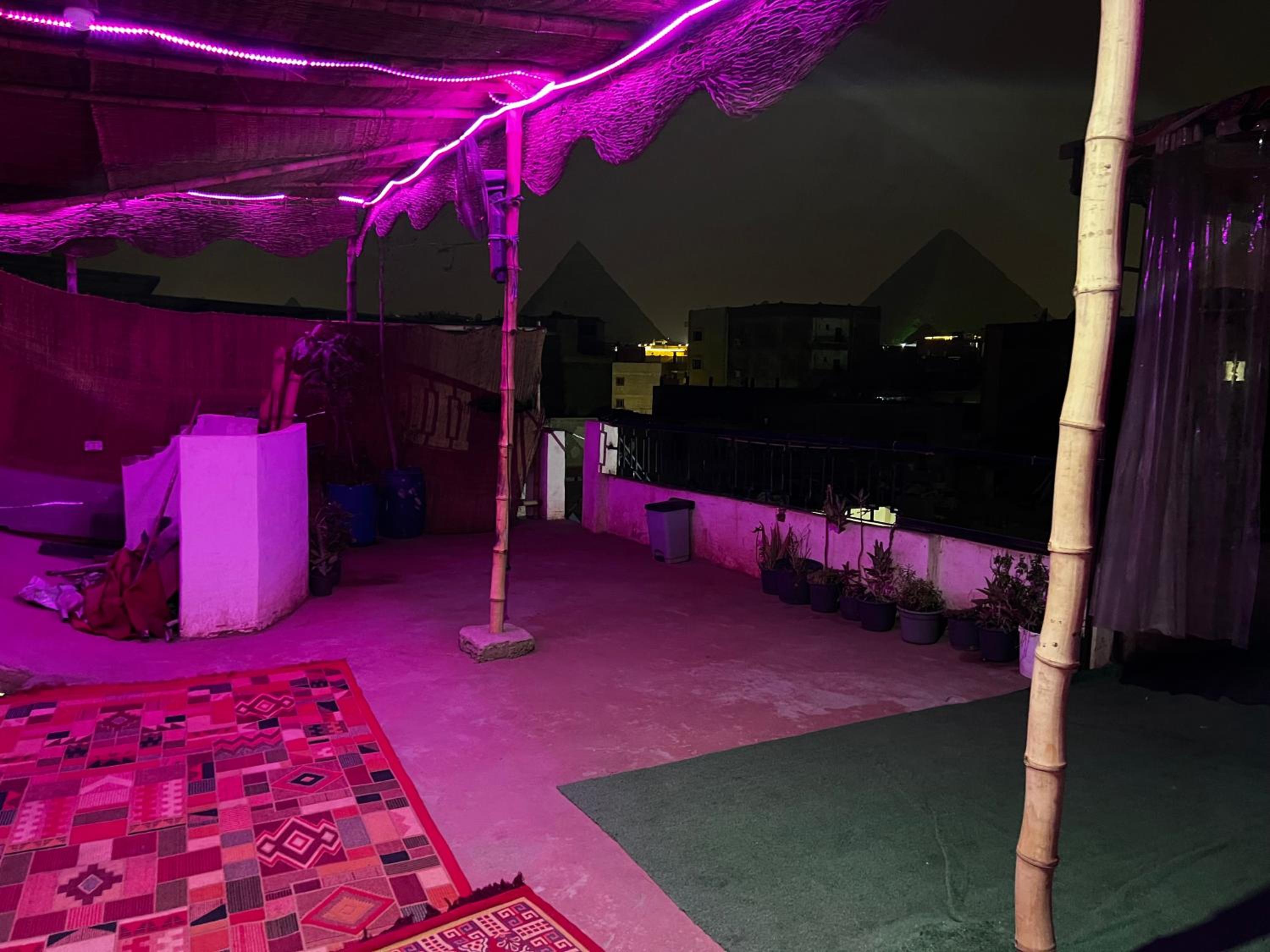 2 Jana Pyramids view inn
