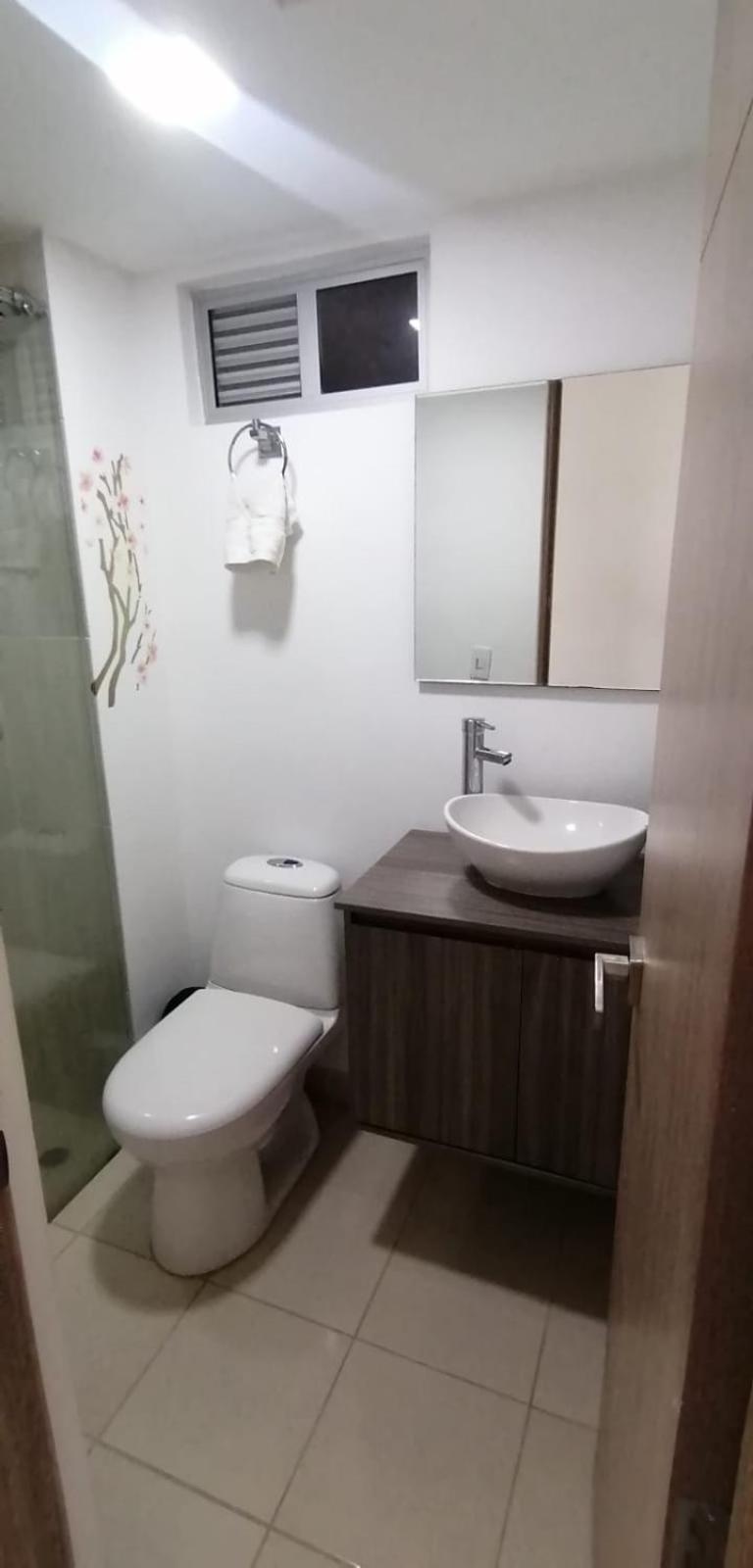 Linda habitación vacacional en apto compartido