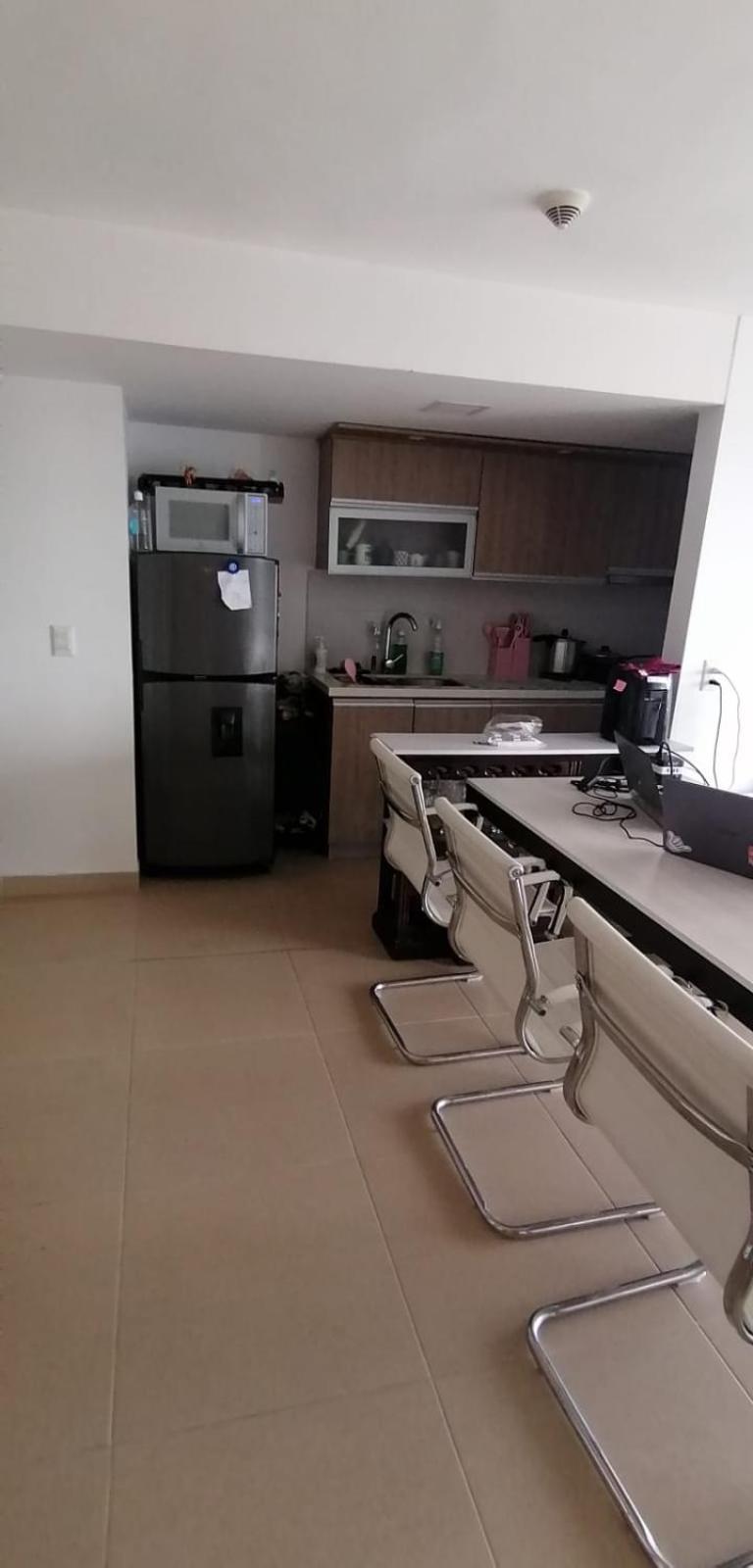 Linda habitación vacacional en apto compartido