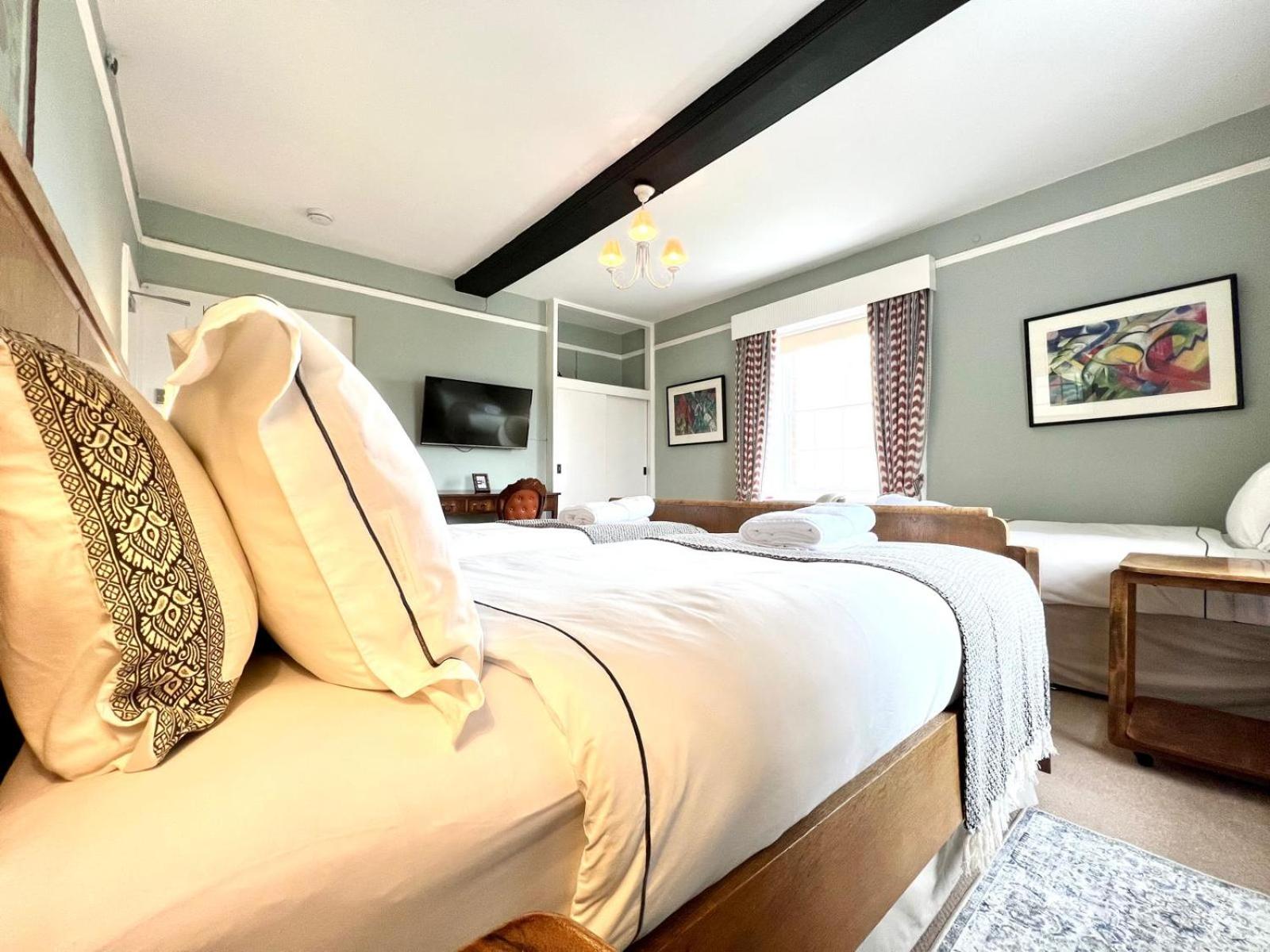 Colthrop Manor — 13