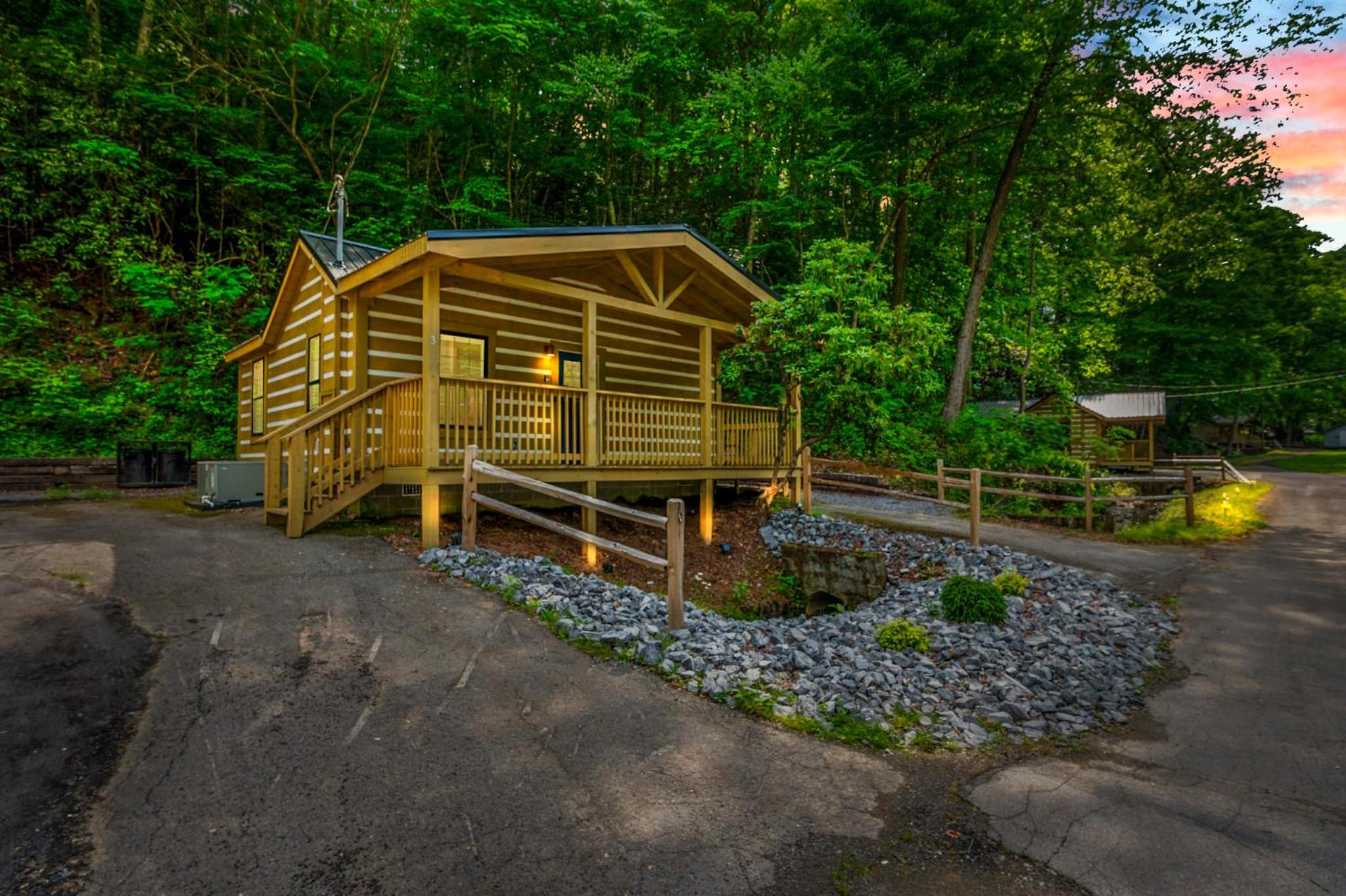 Gatlinburg - Pigeon Forge Vacations - Group Getaway, Modern Cabins Sleep 16, Gatlinburg - Property Image 90