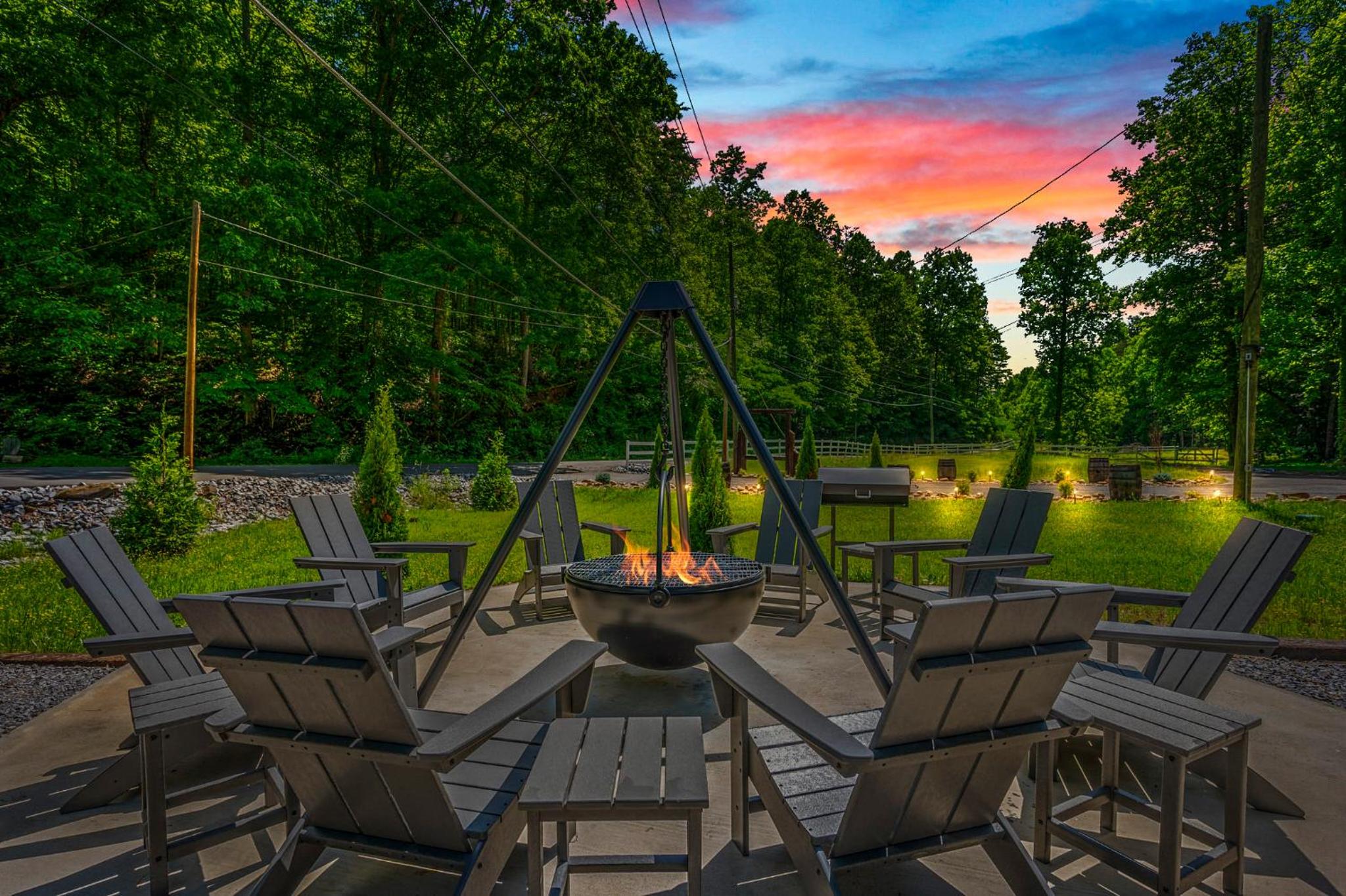 Gatlinburg - Pigeon Forge Vacations - Group Getaway, Modern Cabins Sleep 16, Gatlinburg - Property Image 1