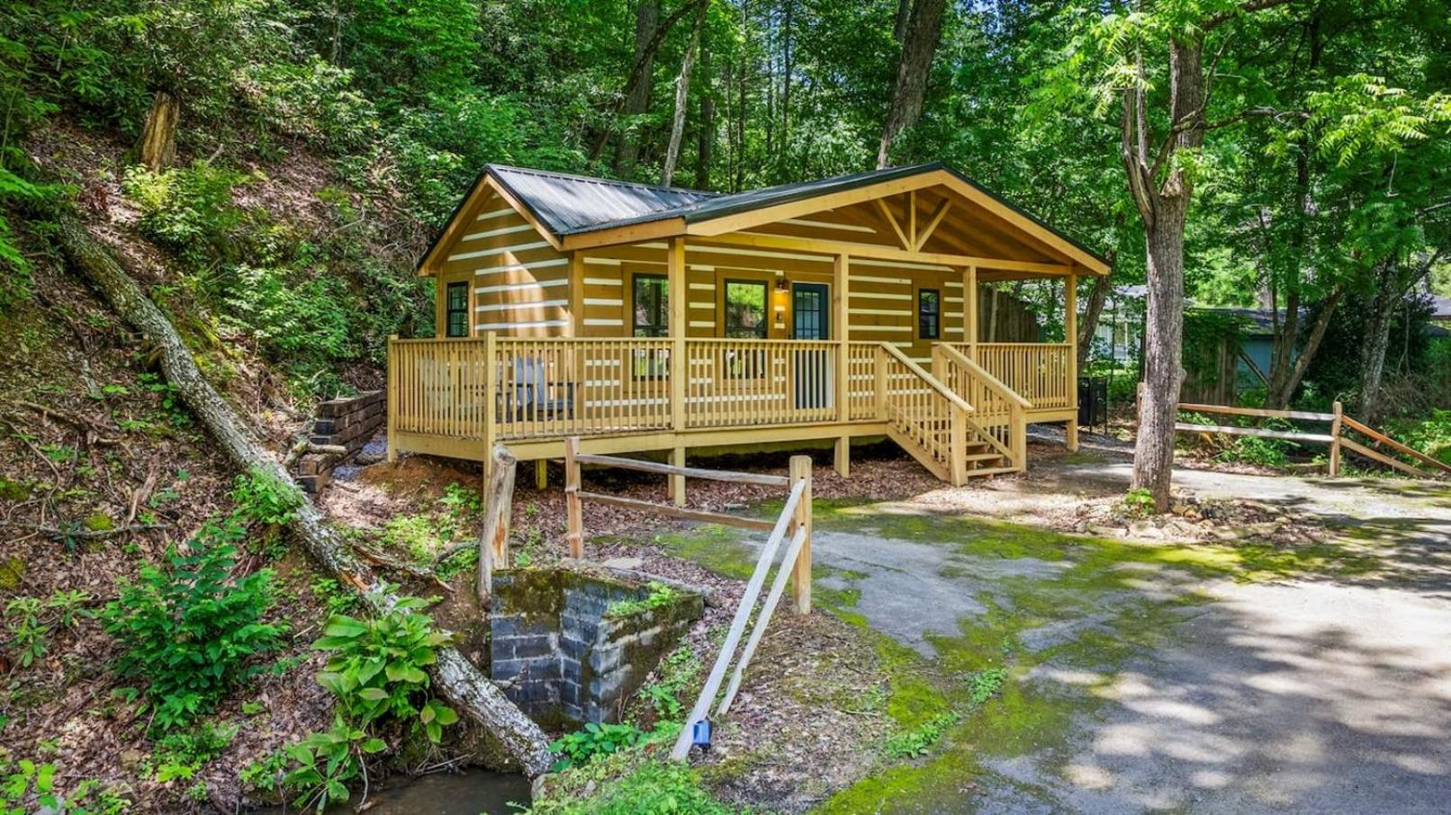 Gatlinburg - Pigeon Forge Vacations - Group Getaway, Modern Cabins Sleep 16, Gatlinburg - Property Image 91
