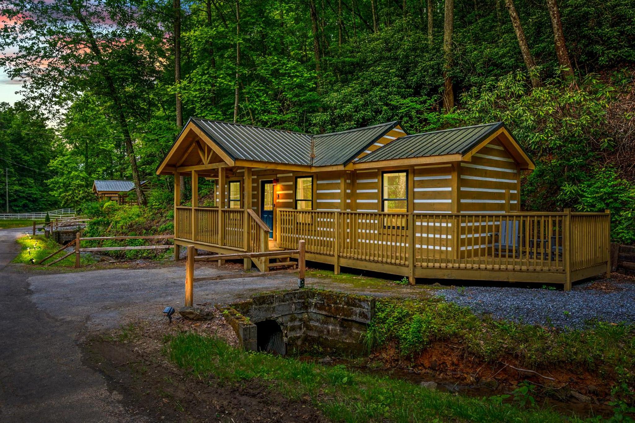 Gatlinburg - Pigeon Forge Vacations - Group Getaway, Modern Cabins Sleep 16, Gatlinburg - Property Image 93