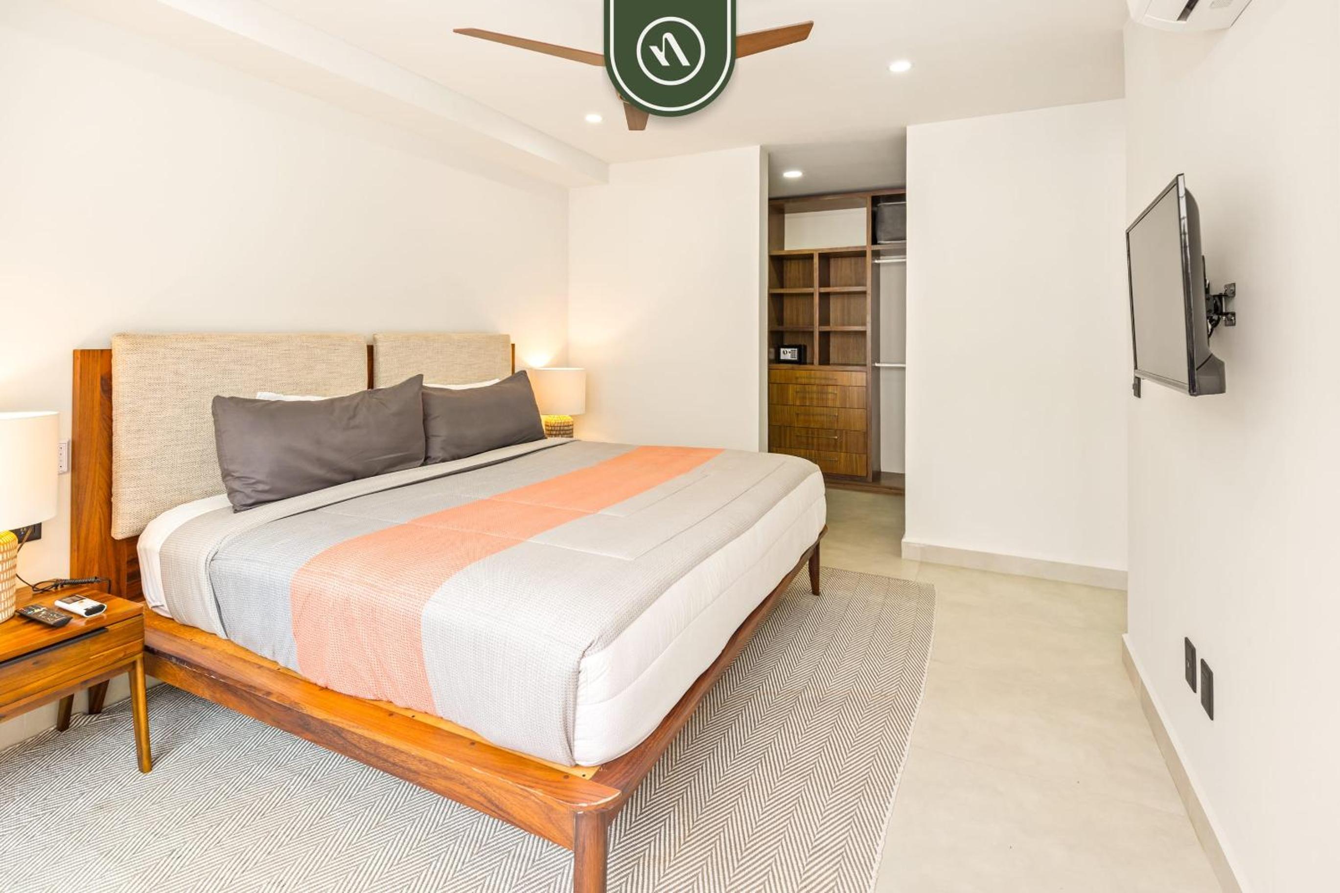 2BR Condo in Romantic Zone - Rooftop Pool view 2