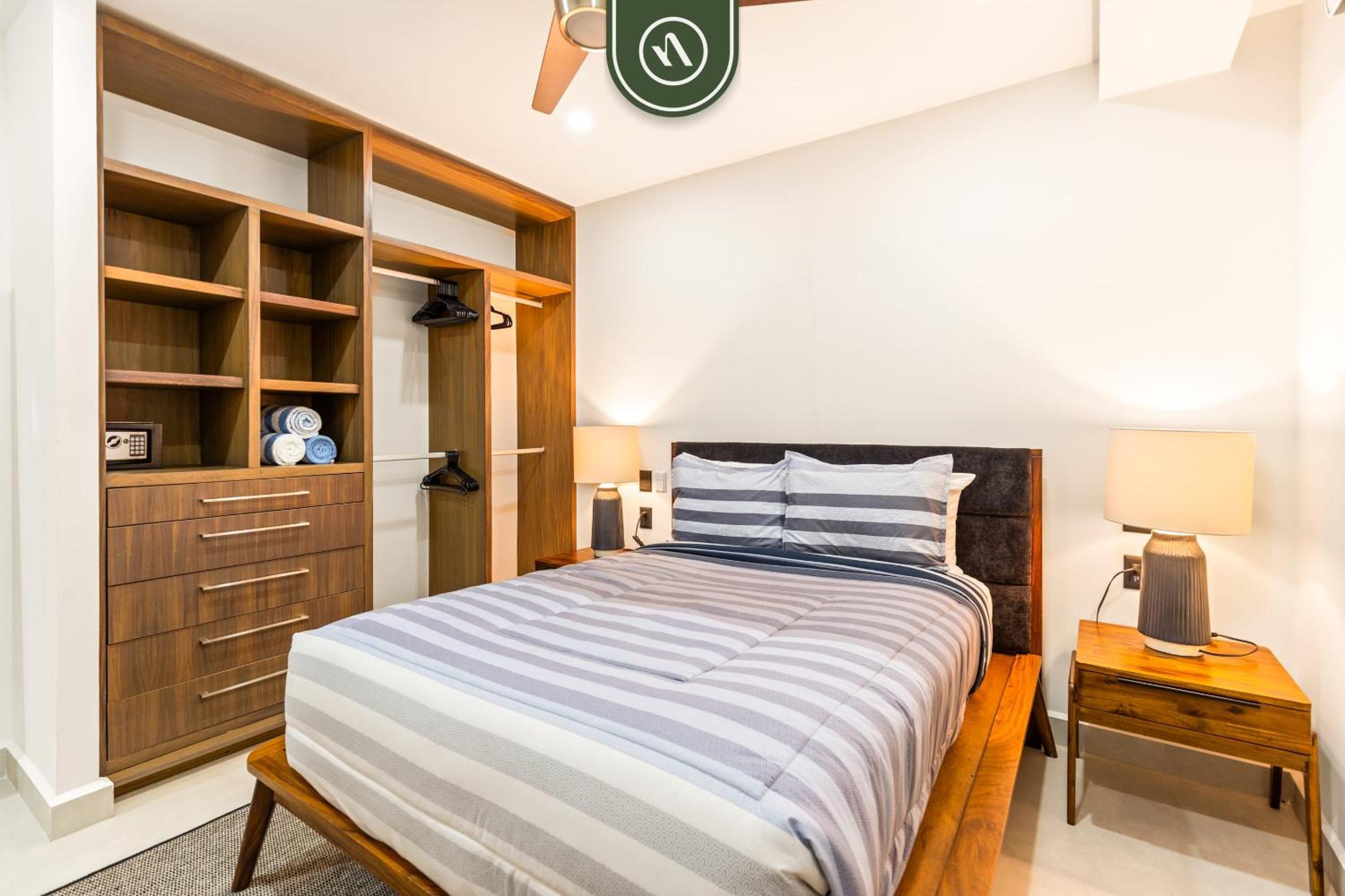 2BR Condo in Romantic Zone - Rooftop Pool view 4