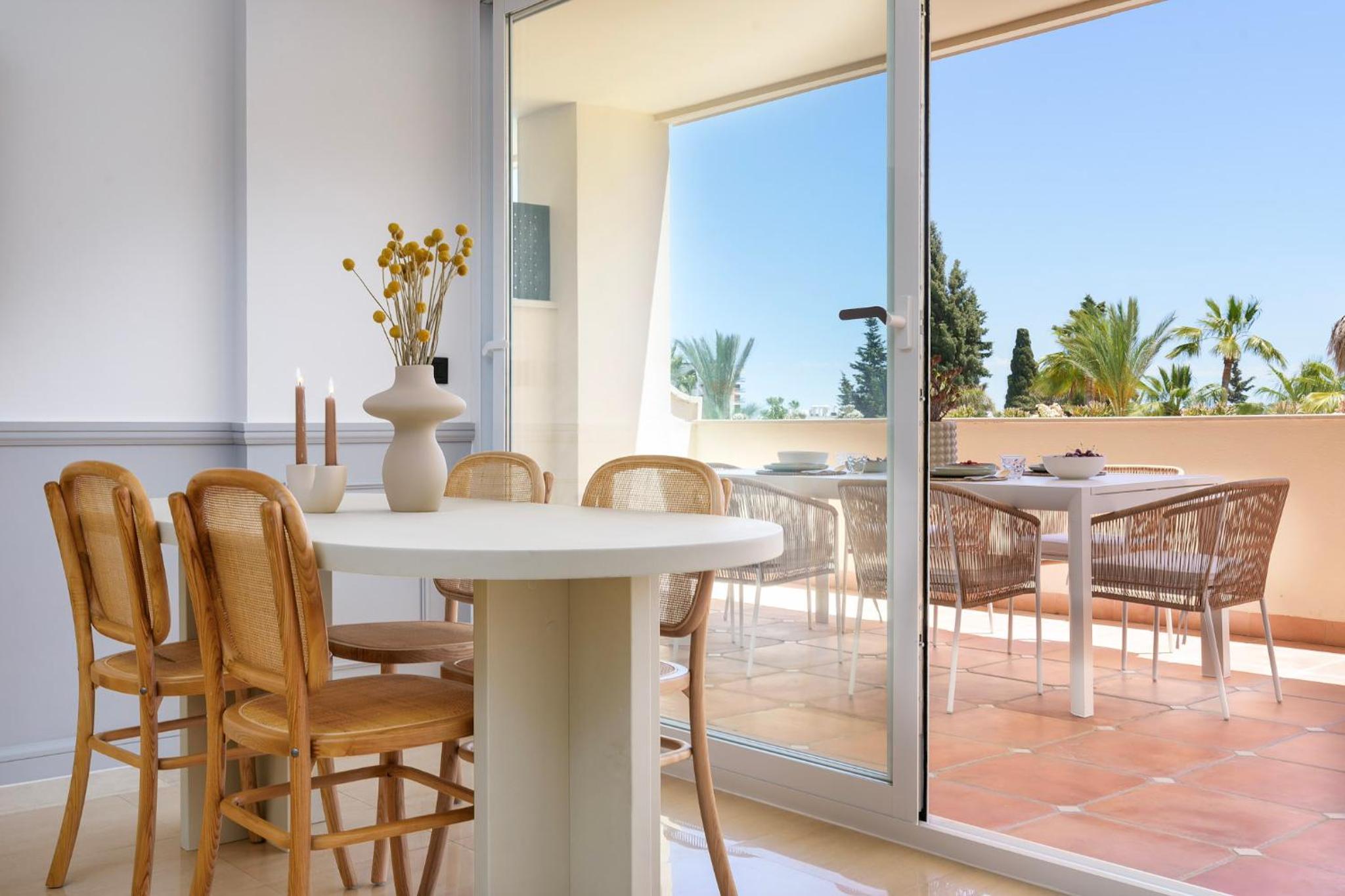 Hotel Stunning Renovated 2-bedroom in Golden Mile - Image 1