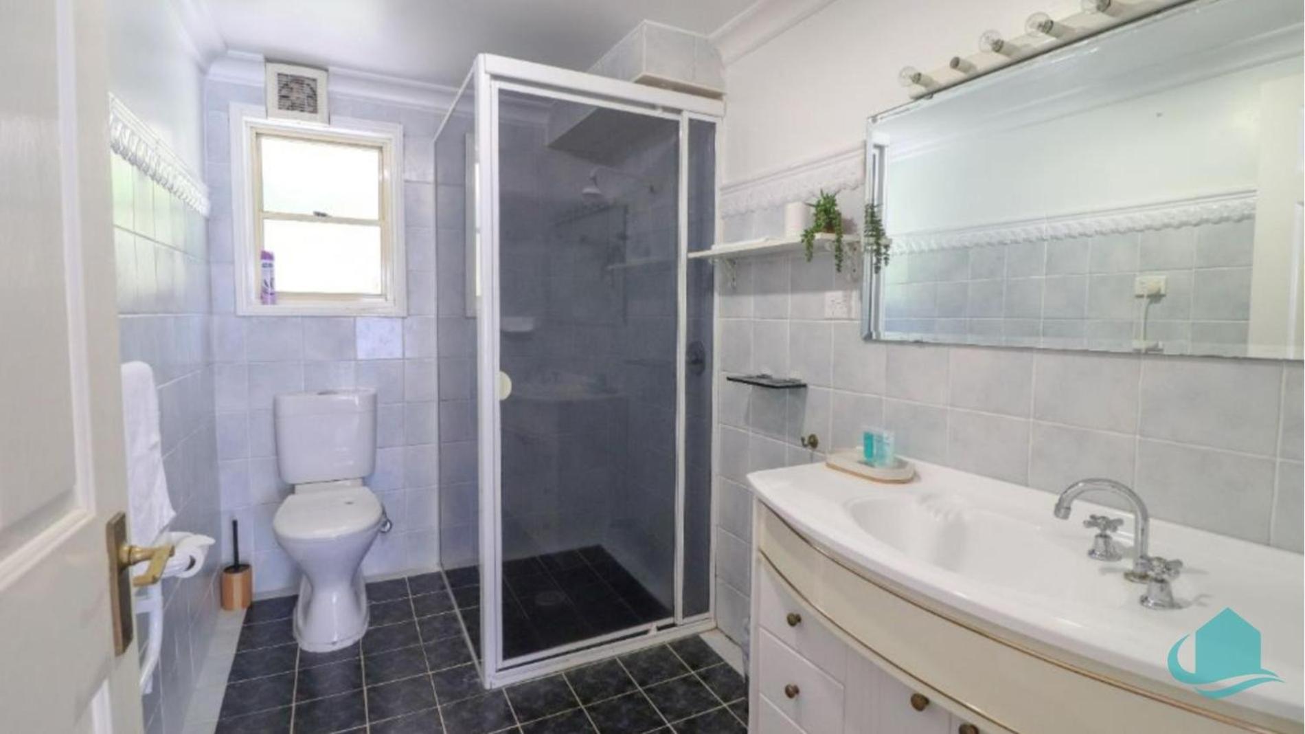 Bellavista Retreat - Upstairs 3-Bedroom Apartment