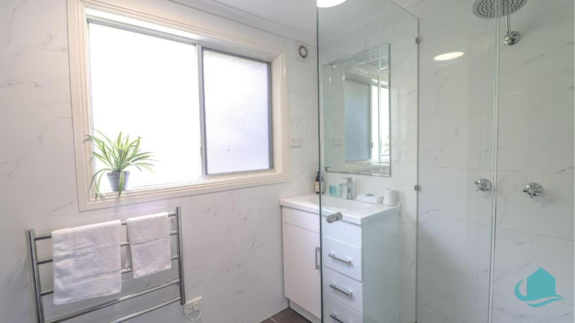 Bellavista Retreat - Upstairs 3-Bedroom Apartment