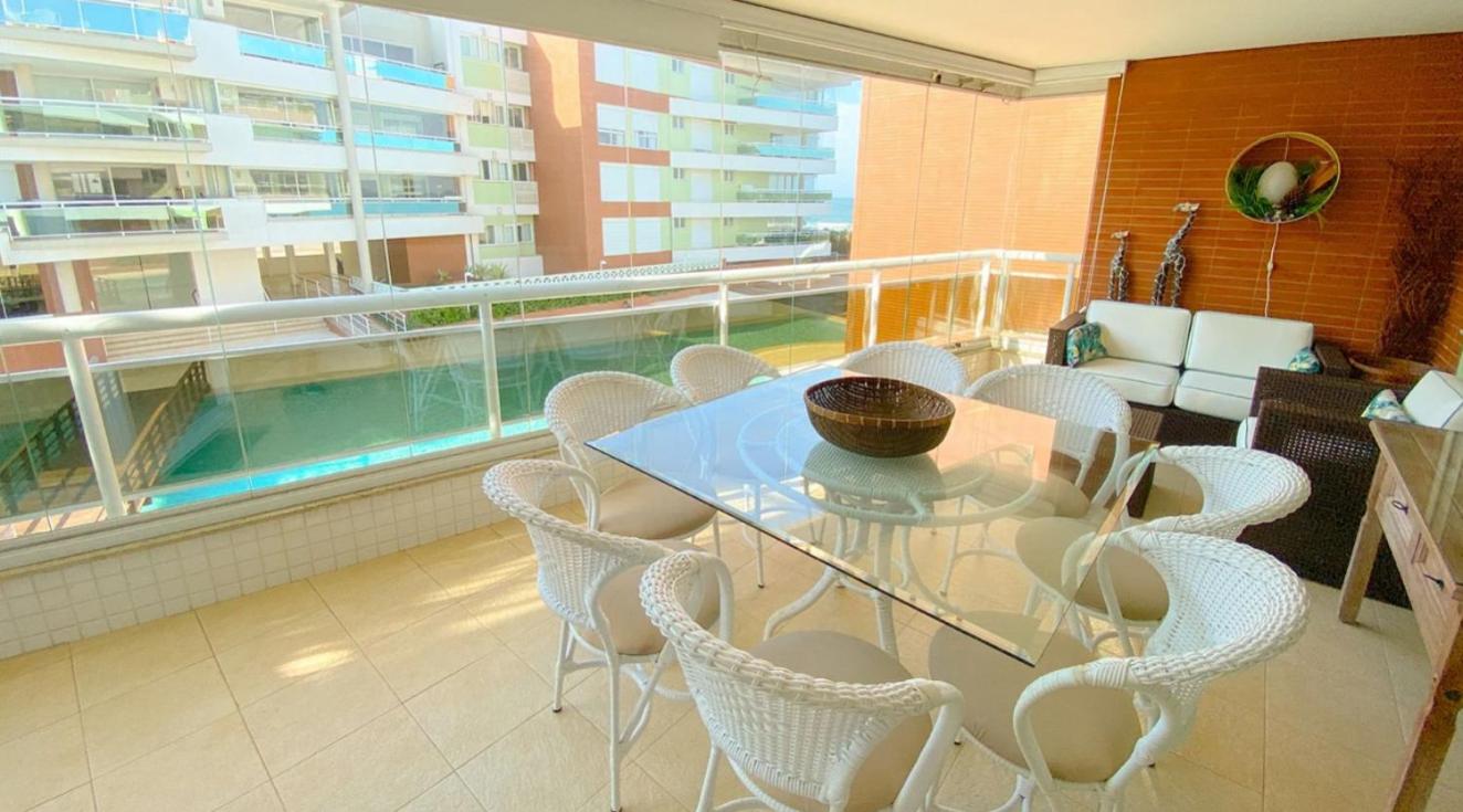 Apartamento com vista para o mar no Águas da Brava Residence