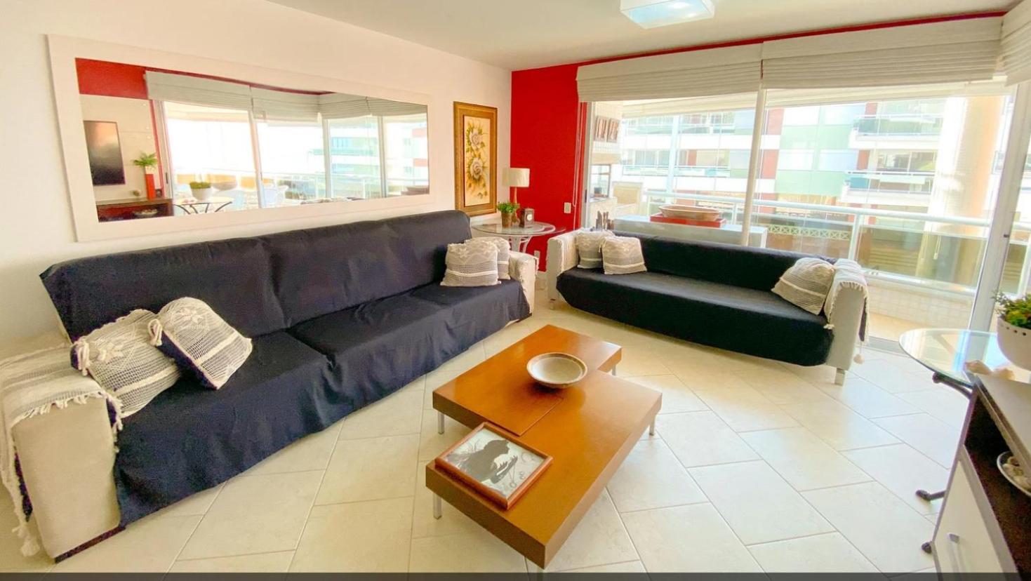 Apartamento com vista para o mar no Águas da Brava Residence