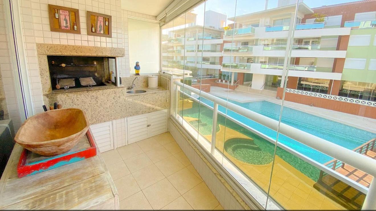 Apartamento com vista para o mar no Águas da Brava Residence