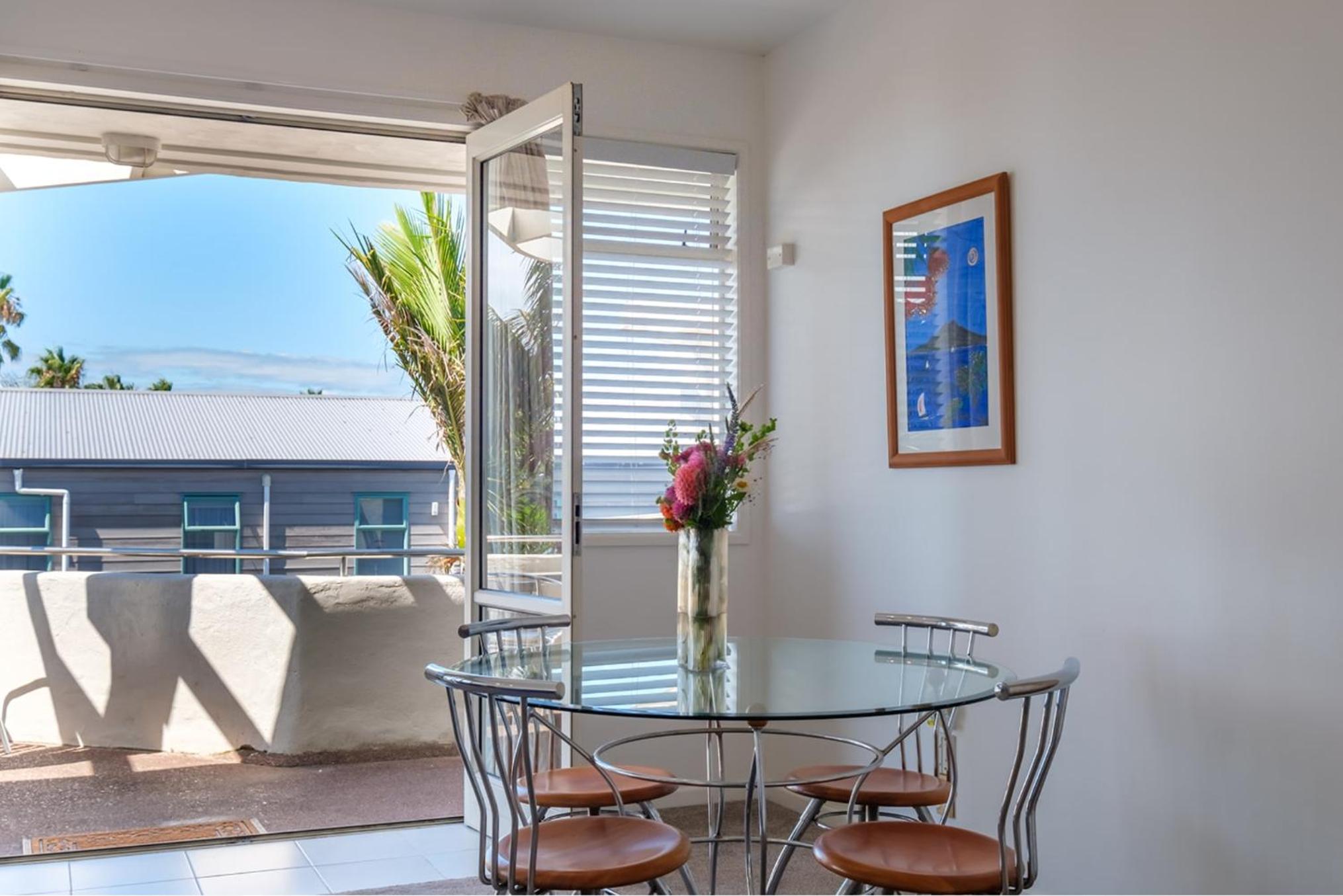 Apartment Oneroa Central with Sea Views