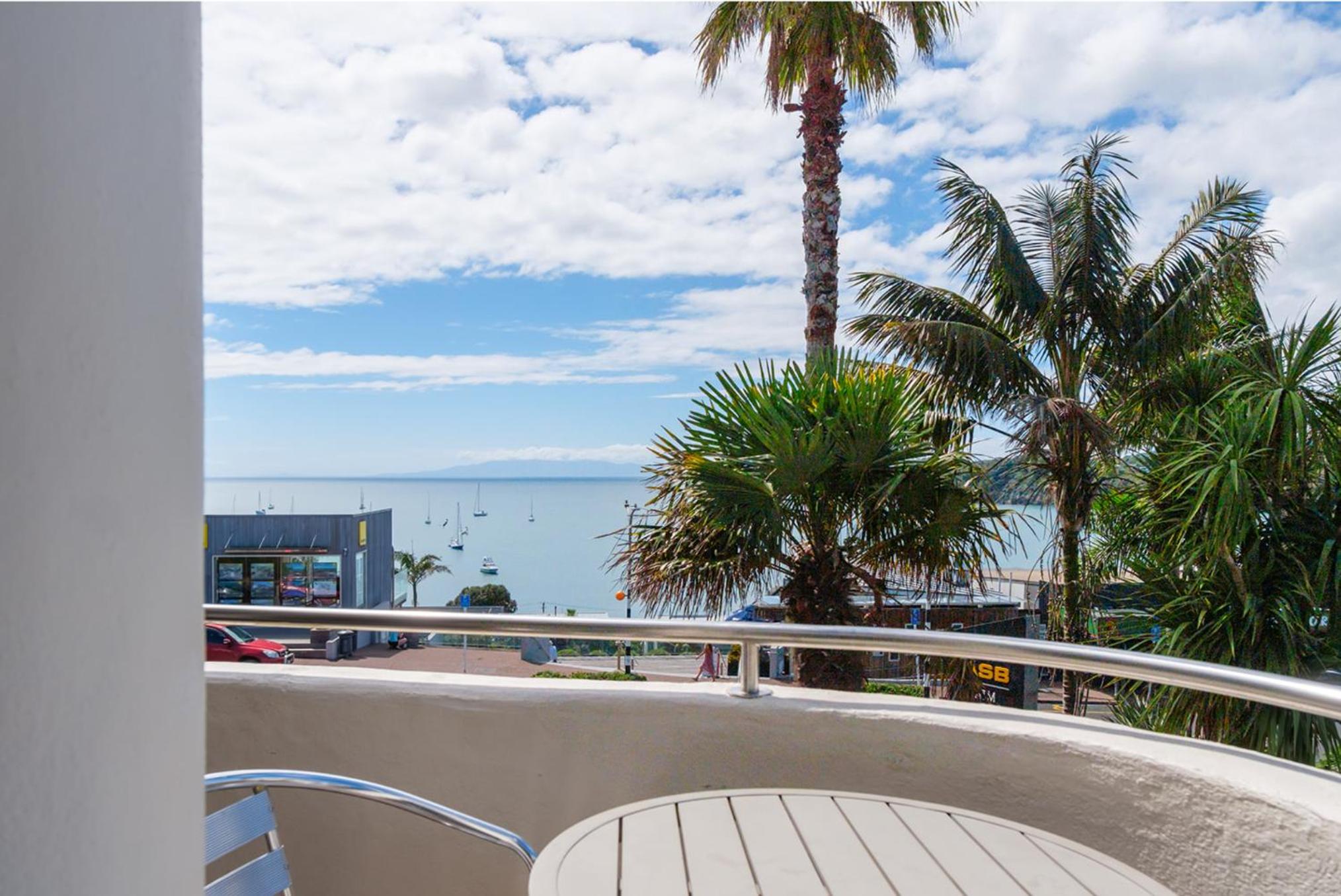 Apartment Oneroa Central with Sea Views