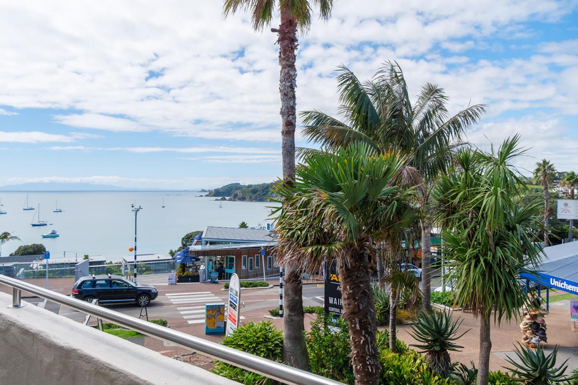 Apartment Oneroa Central with Sea Views