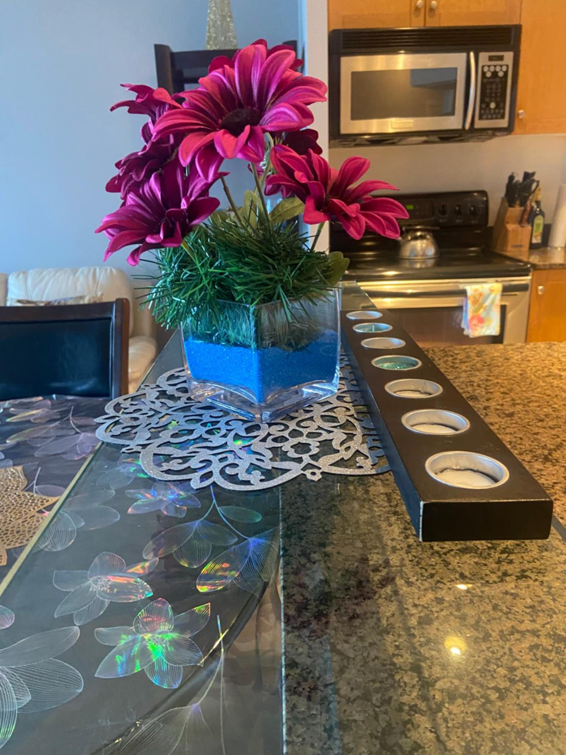 Million Dollar Lake-view - Harbourfront Spacious 2 bedroom- 2 bathroom Condo across the lake with stunning lake view with Free Parking! - Image 3