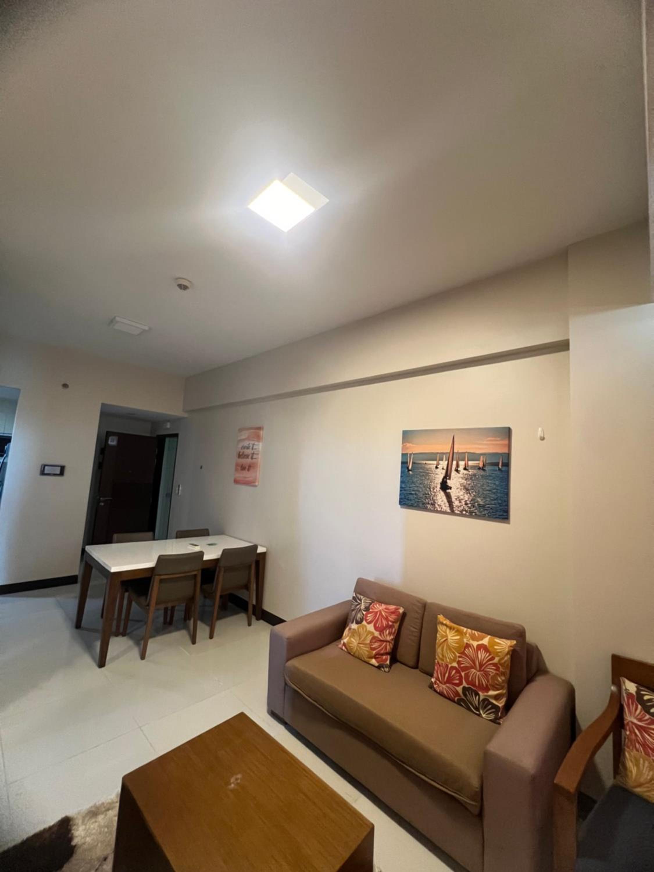 The mactan newtown 1 Bedroom , Beach is P 350 pp