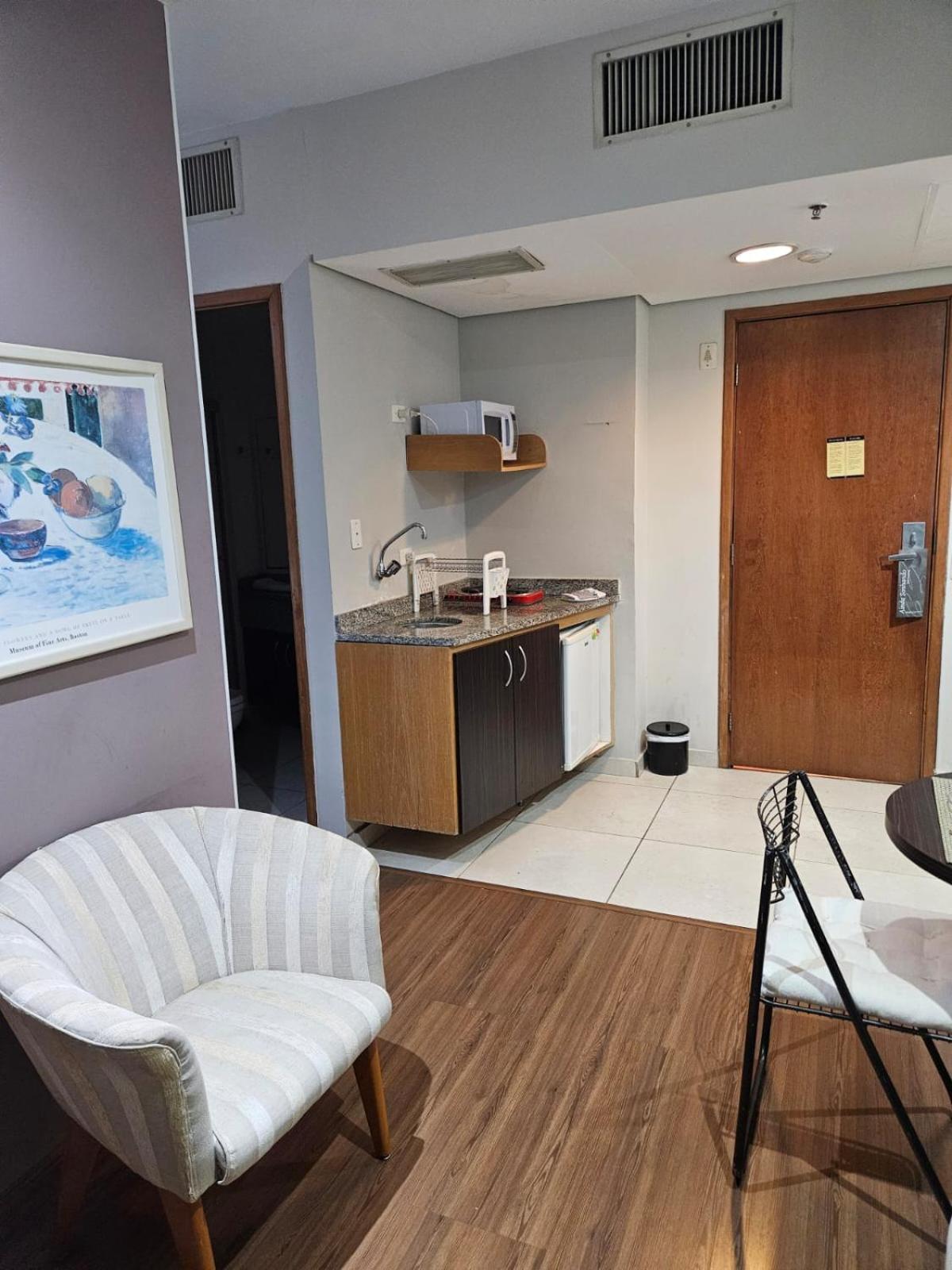 Flat em hotel na Bela Vista R Maestro Cardim
