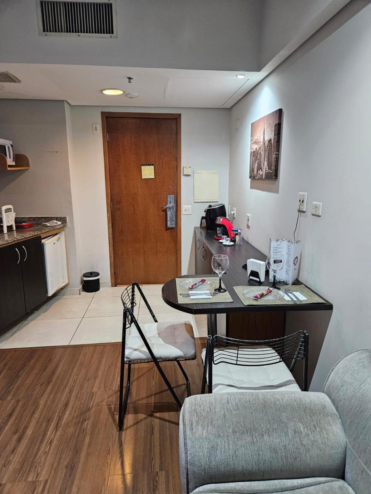 Flat em hotel na Bela Vista R Maestro Cardim