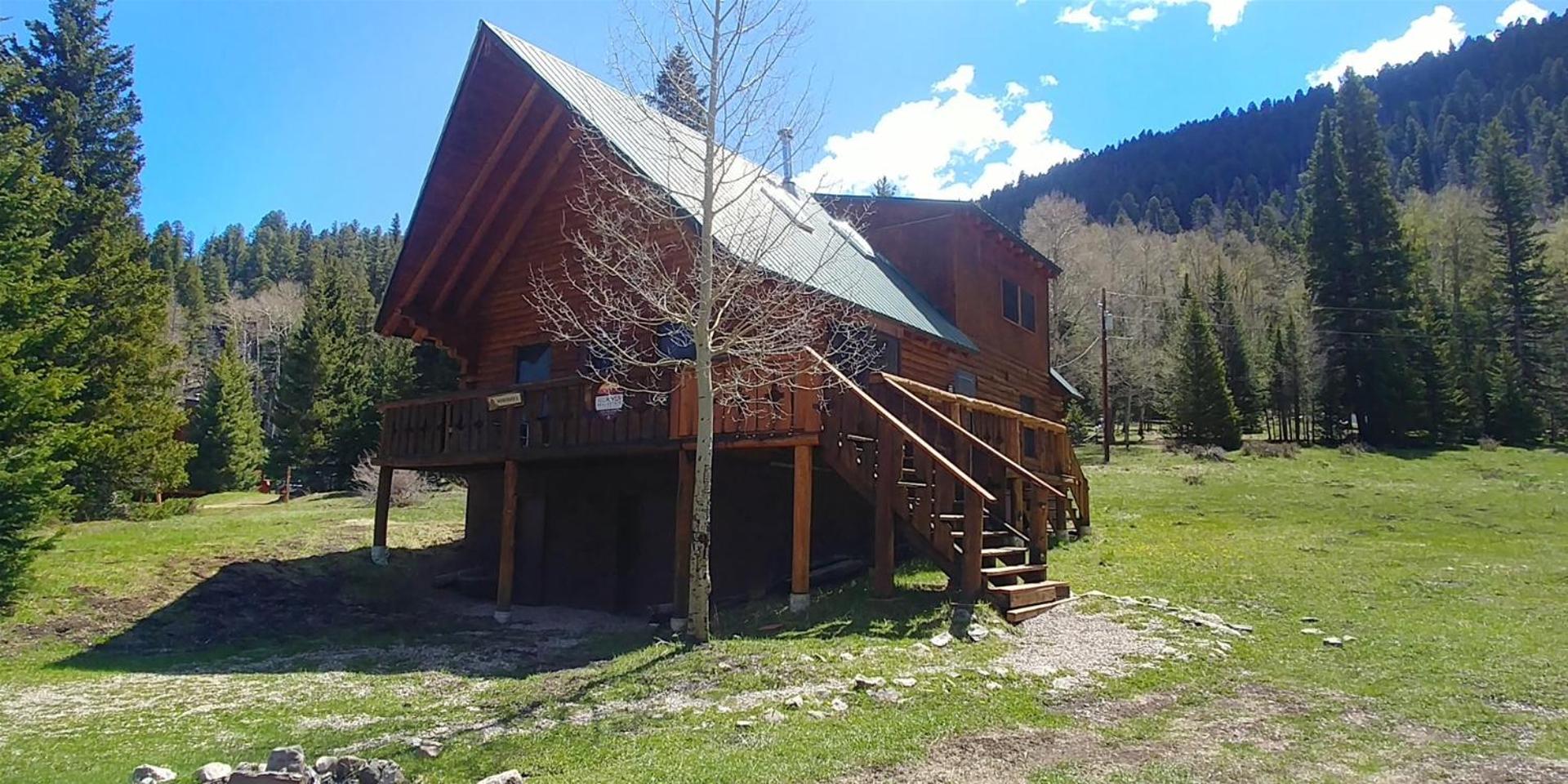 Hidden Valley Heaven - WiFi - Satellite - Washer - Dryer - Wood Stove - Semi-Secluded - Quiet Neighborhood - Beautiful Views view 3