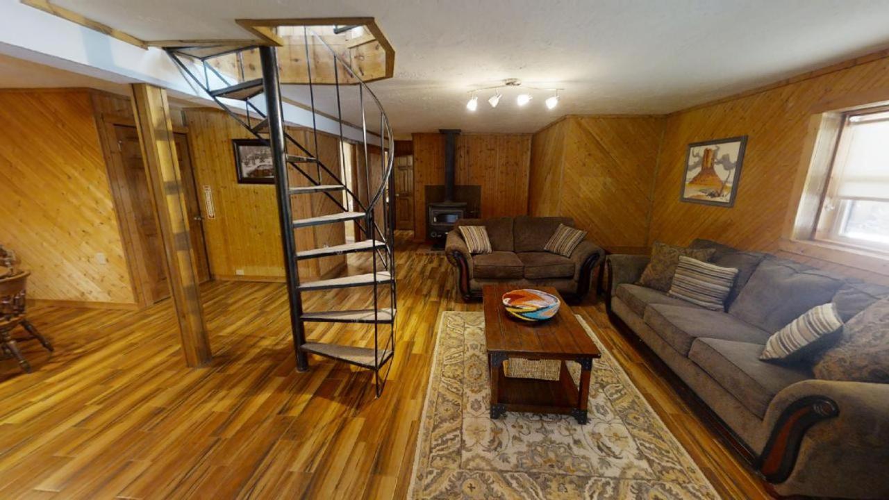 Hillside Haven - Pet Friendly - WiFi - Satellite - Wood Burning Stove - Large Deck - Two Living Rooms view 3