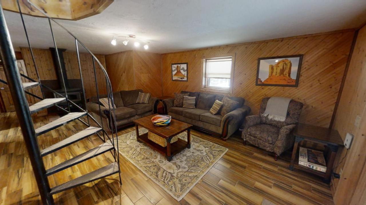 Hillside Haven - Pet Friendly - WiFi - Satellite - Wood Burning Stove - Large Deck - Two Living Rooms view 4