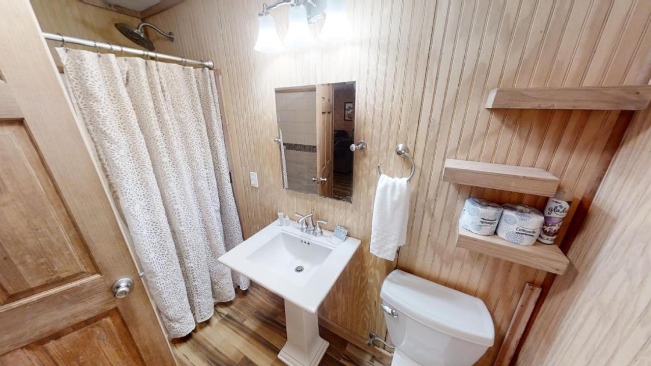 Hillside Haven - Pet Friendly - WiFi - Satellite - Wood Burning Stove - Large Deck - Two Living Rooms view 5
