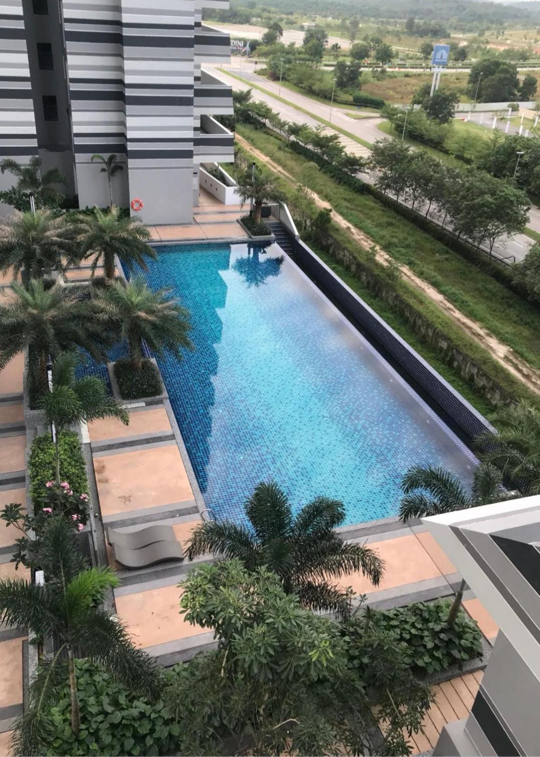 Cosy Condo at Meridin Medini with Legoland view photo 3