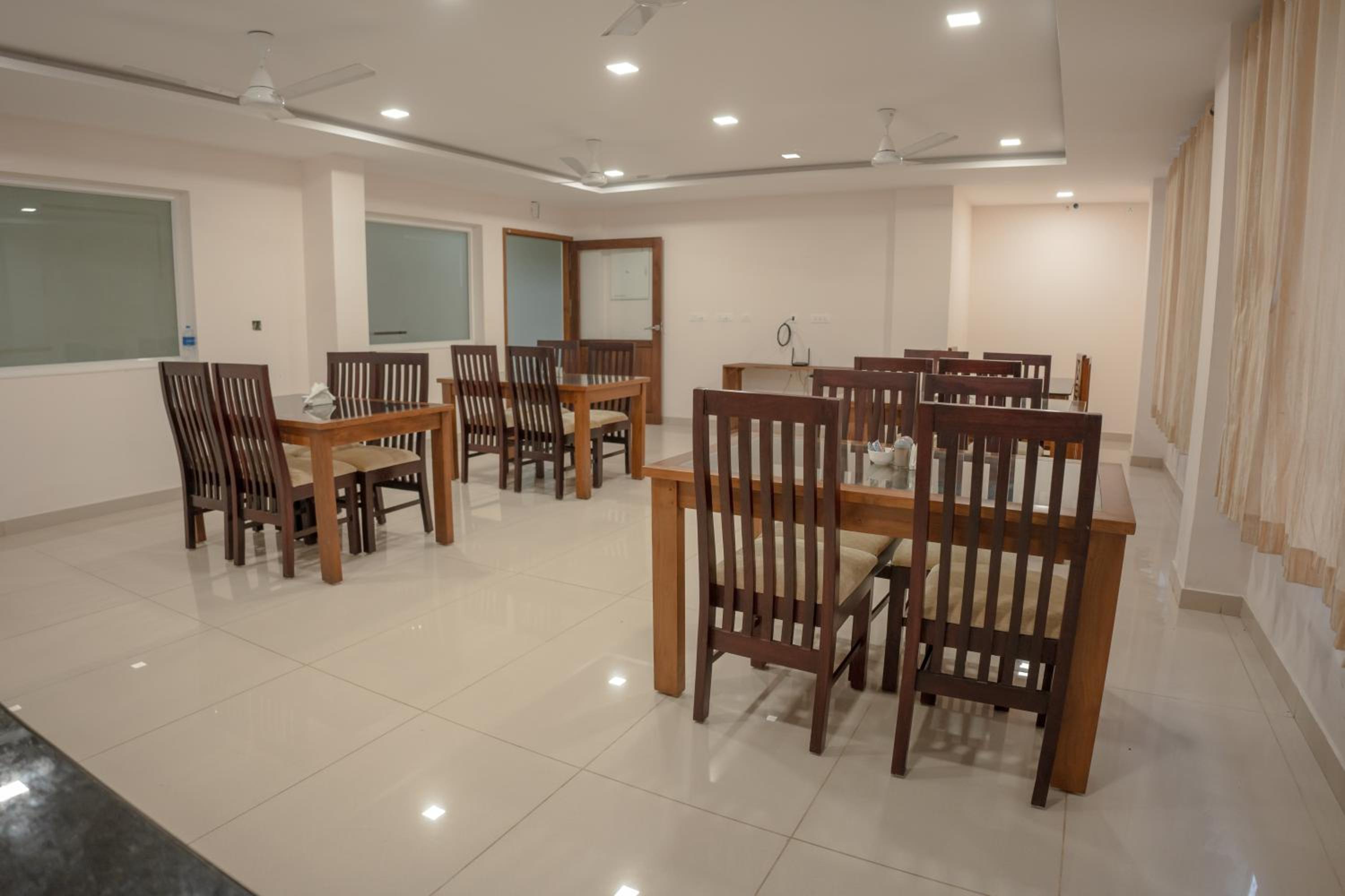 Daffodils Luxury Airport Suites