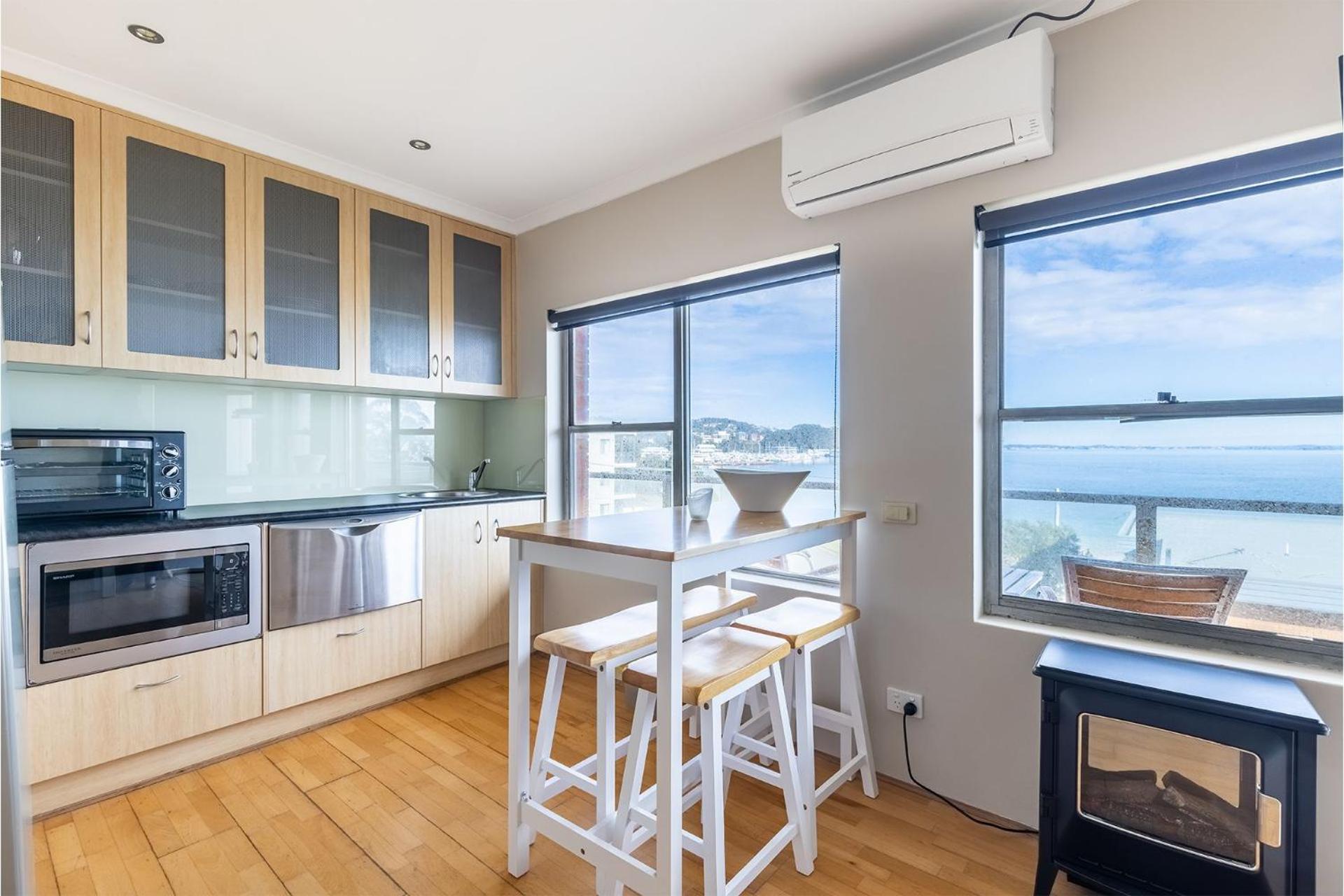 Blue Vista,9,13 Victoria Parade - Studio with stunning water views and air conditioning
