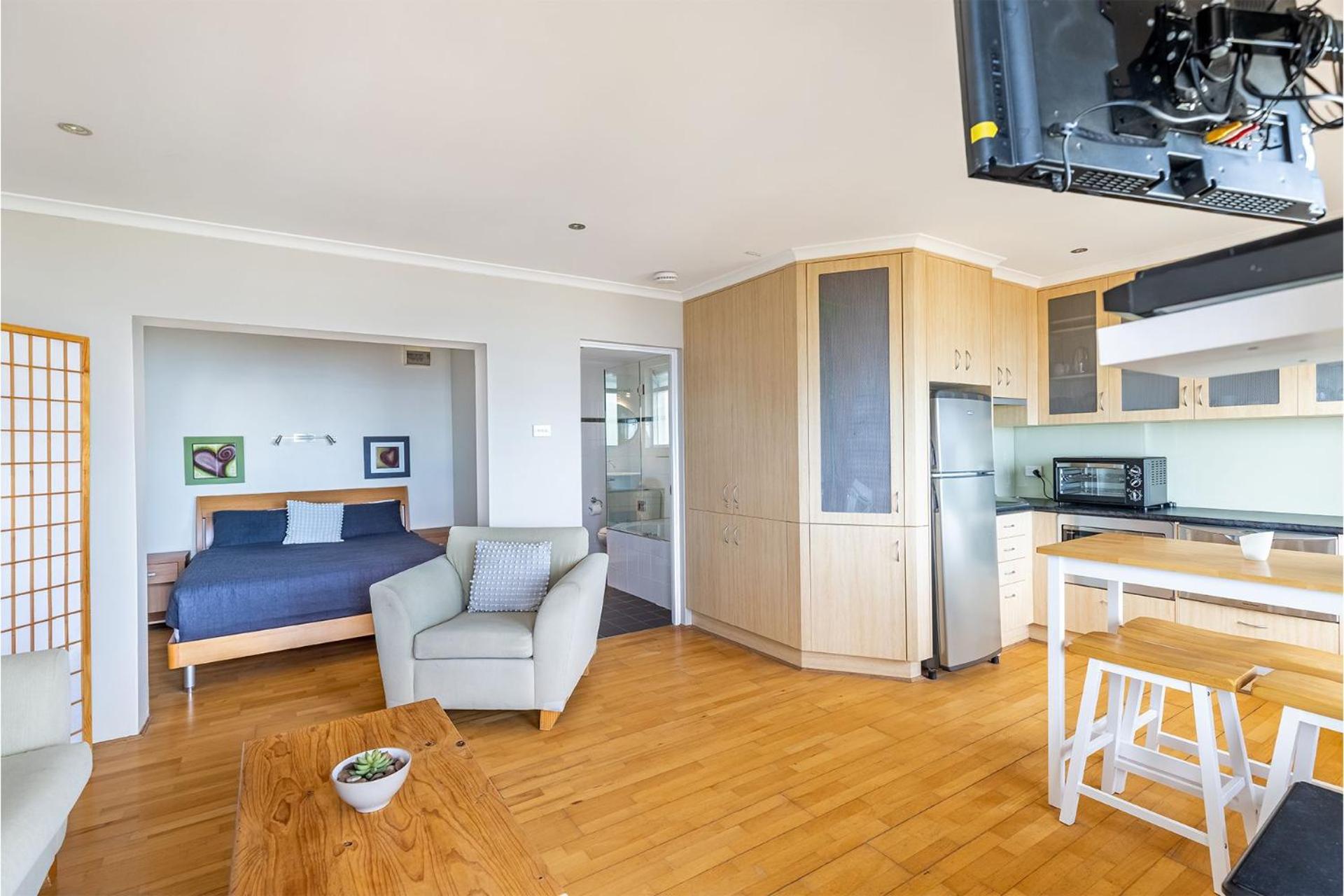 Blue Vista,9,13 Victoria Parade - Studio with stunning water views and air conditioning