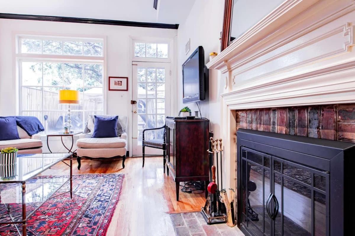 Heart of Capitol Hill Row House Luxury & Location view 3