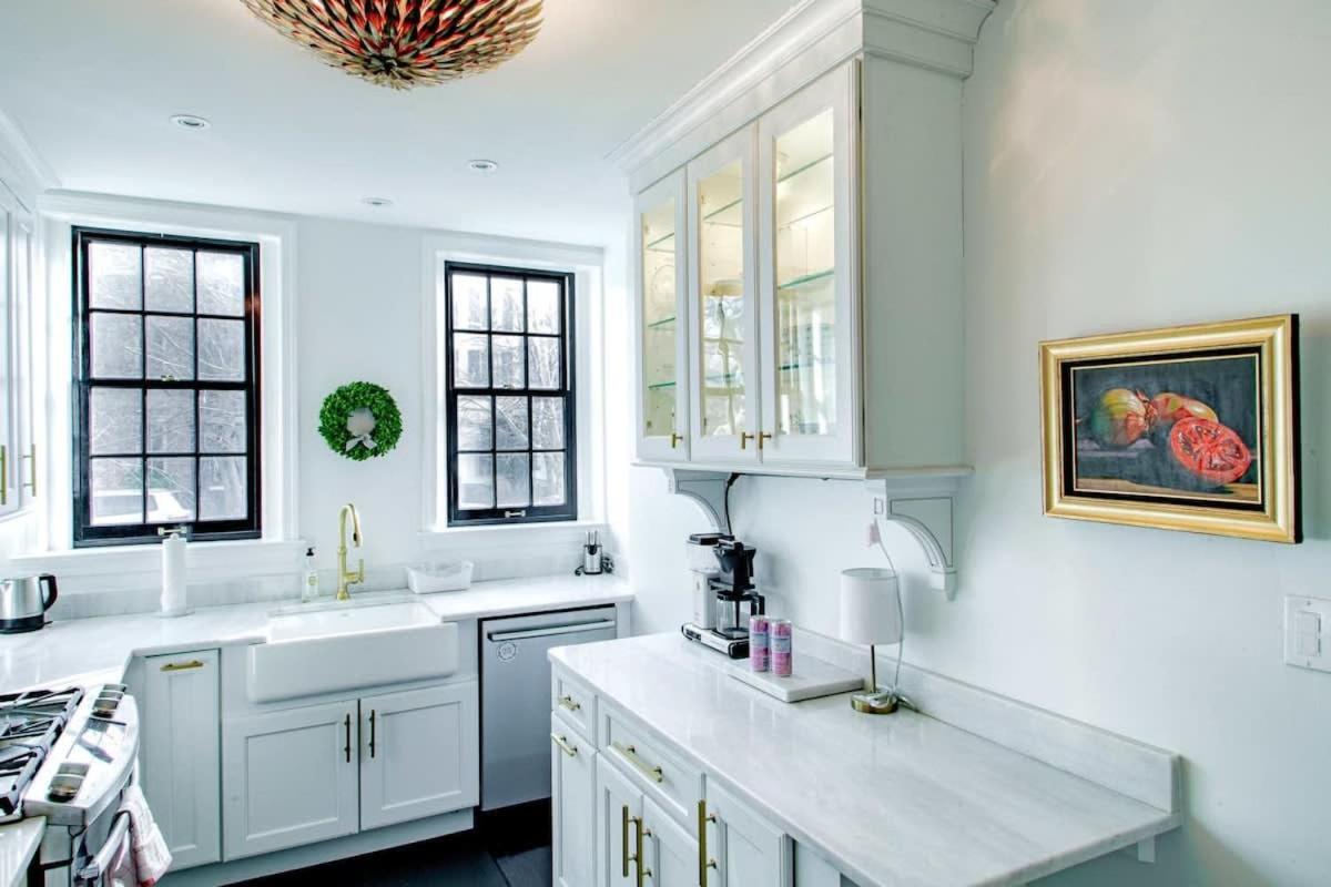 Heart of Capitol Hill Row House Luxury & Location view 5