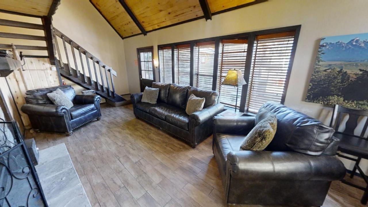 LaBelle Cabin - Pet Friendly - Satellite - Close to everything view 4