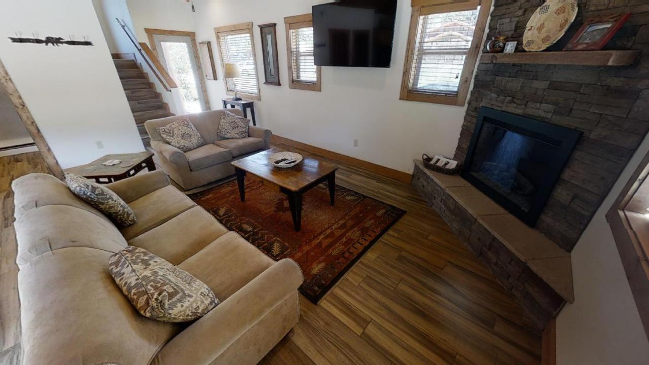 Lost in Paradise - Pet Friendly - Hot Tub - WiFi - Fireplace - Grill - On the River - Fire Pit view 3