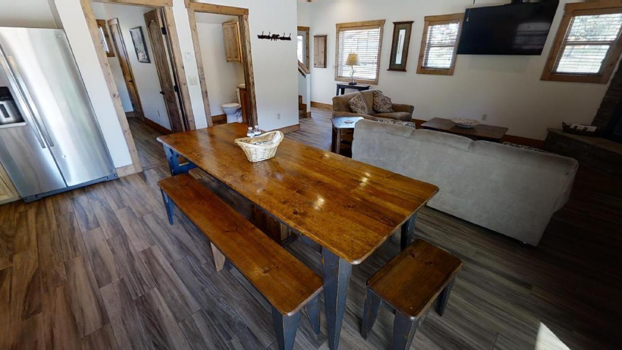 Lost in Paradise - Pet Friendly - Hot Tub - WiFi - Fireplace - Grill - On the River - Fire Pit view 4
