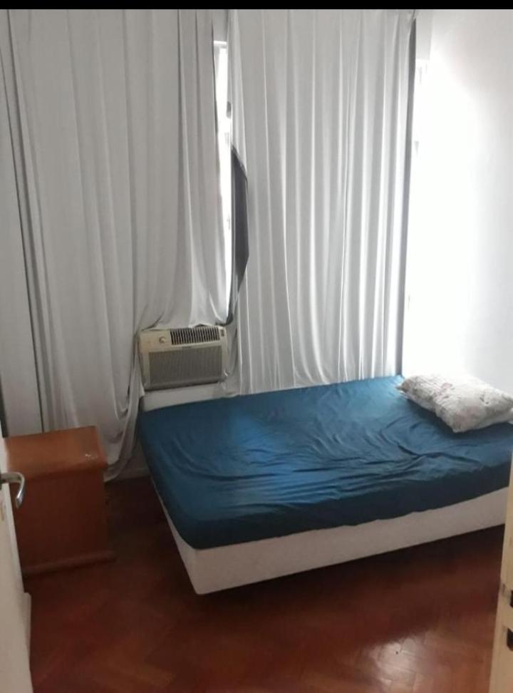 Simples e agradável frente metrô