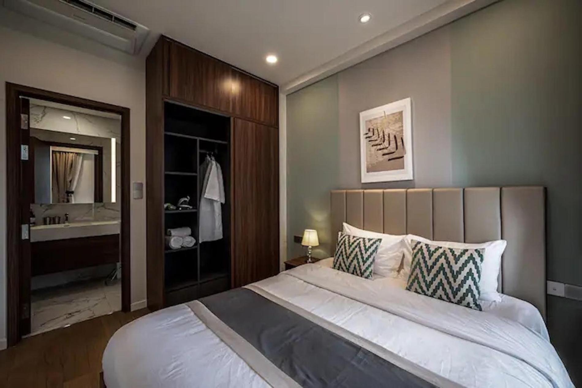 ZO Apartment Opera, Crest, Galleria -Central Saigon -Free POOL-GYM-SAUNA Room-YOGA Room