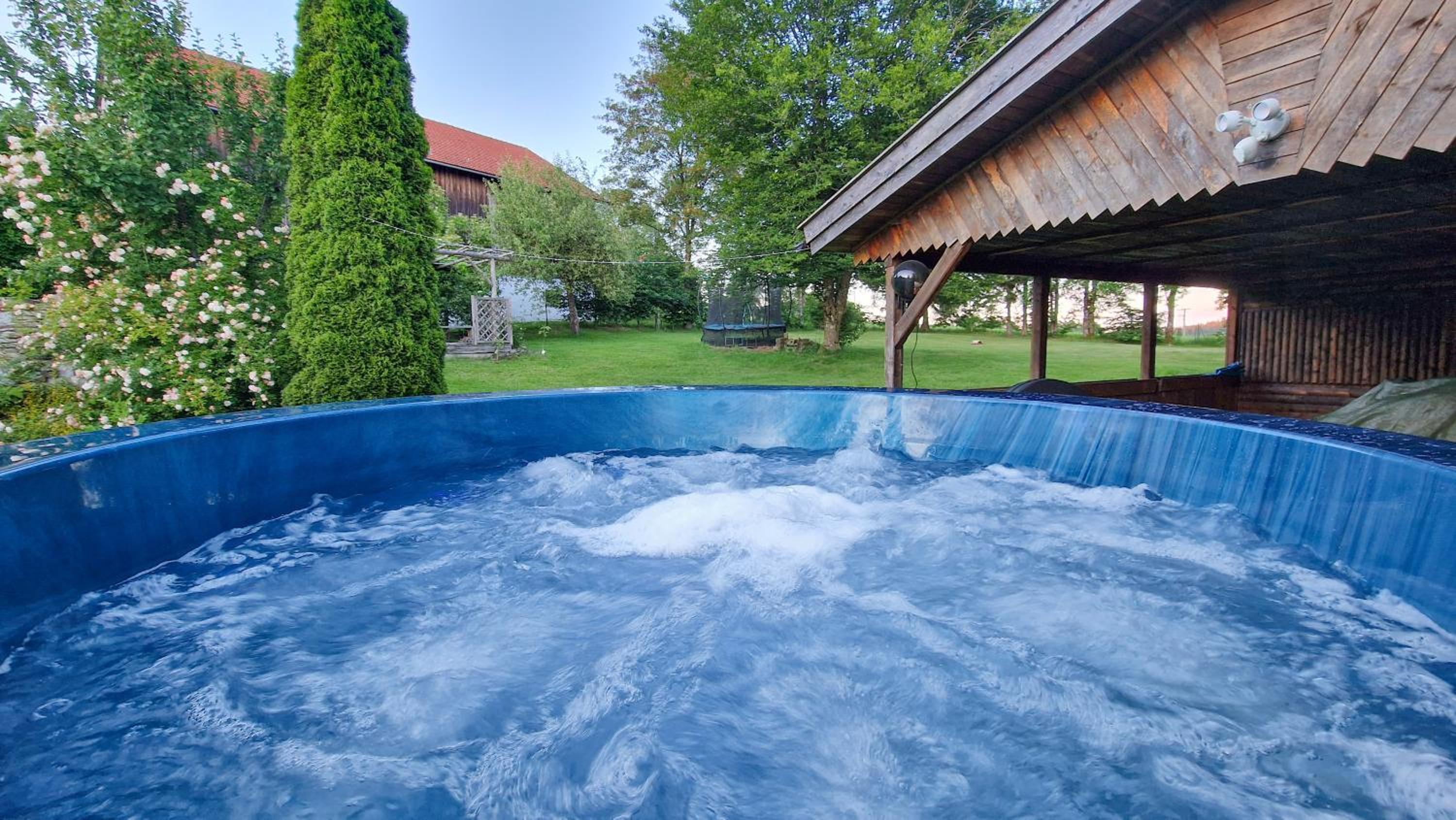 400qm bayerische VILLA 2500qm uneinsehbarer Garten in beliebter Urlaubsregion