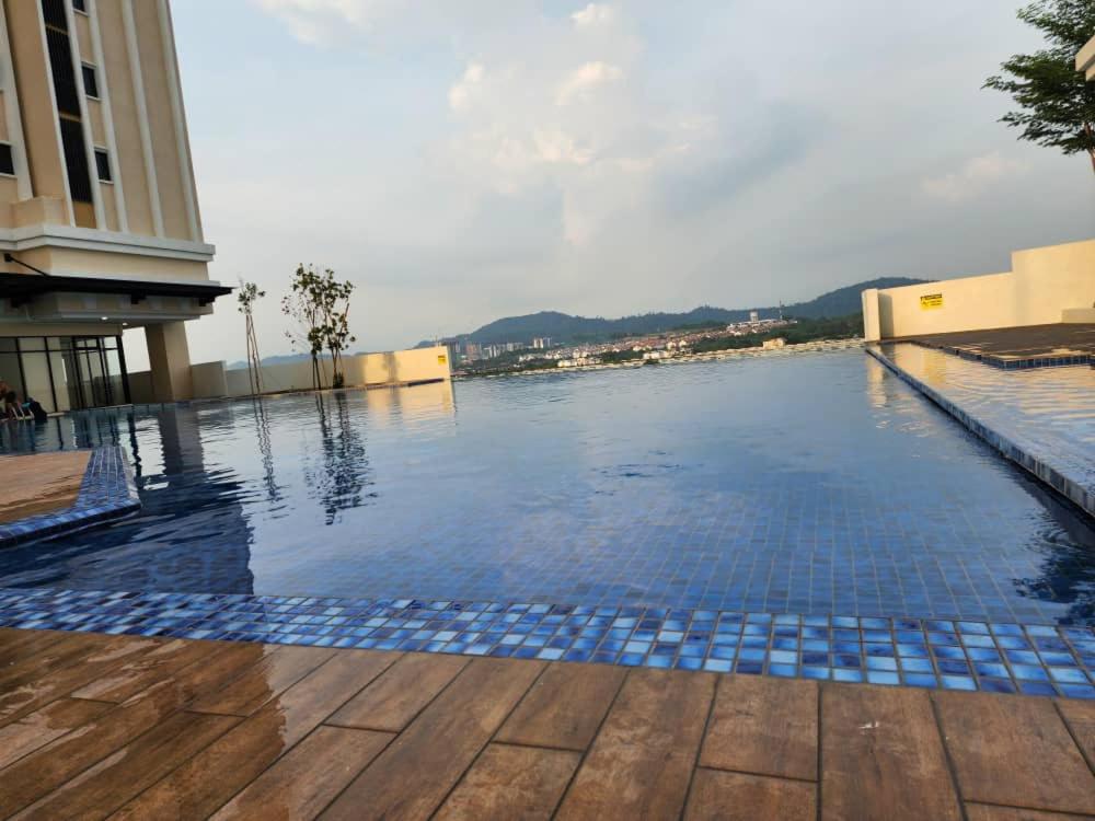 Muji Studio 2Pax Gym Jacuzzi near Setia City Mall NIH JSA photo 4