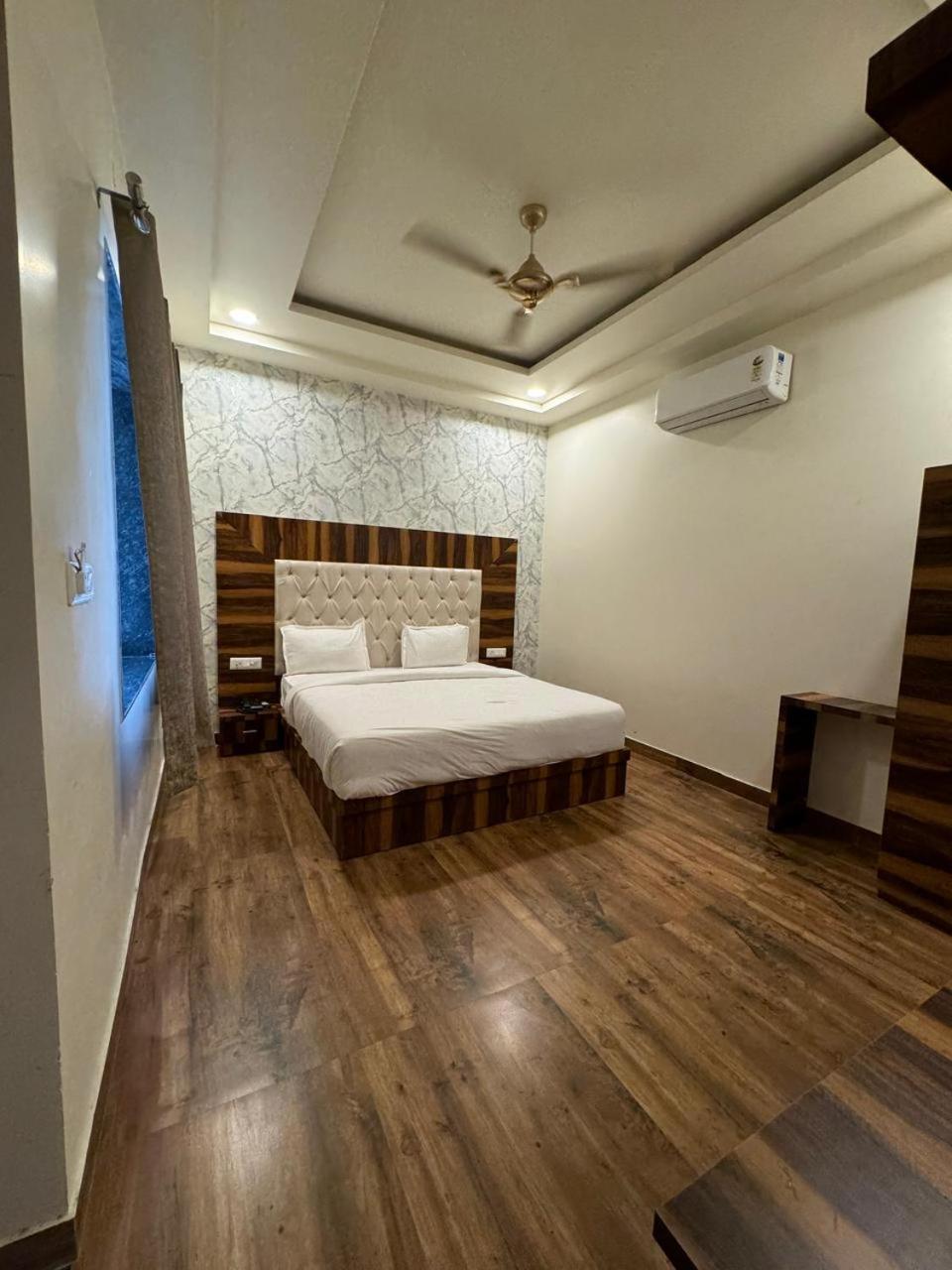 THE CARNATION HOTEL & Resort