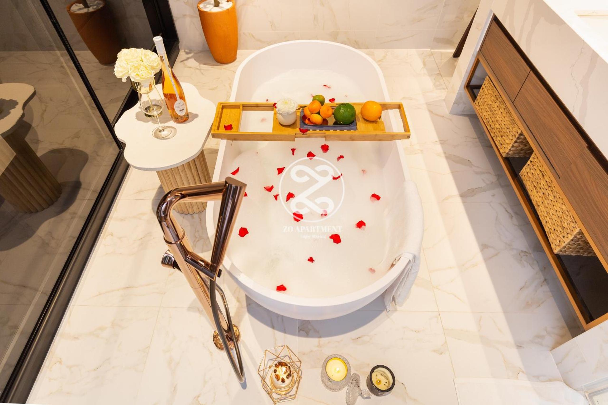 ZO Apartment Opera, Crest, Galleria -Central Saigon -Free POOL-GYM-SAUNA Room-YOGA Room