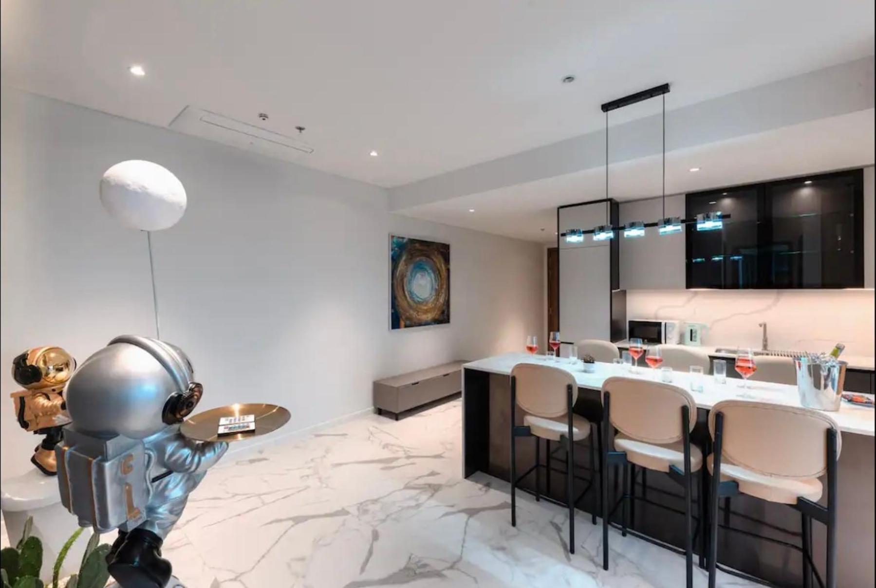 ZO Apartment Opera, Crest, Galleria -Central Saigon -Free POOL-GYM-SAUNA Room-YOGA Room