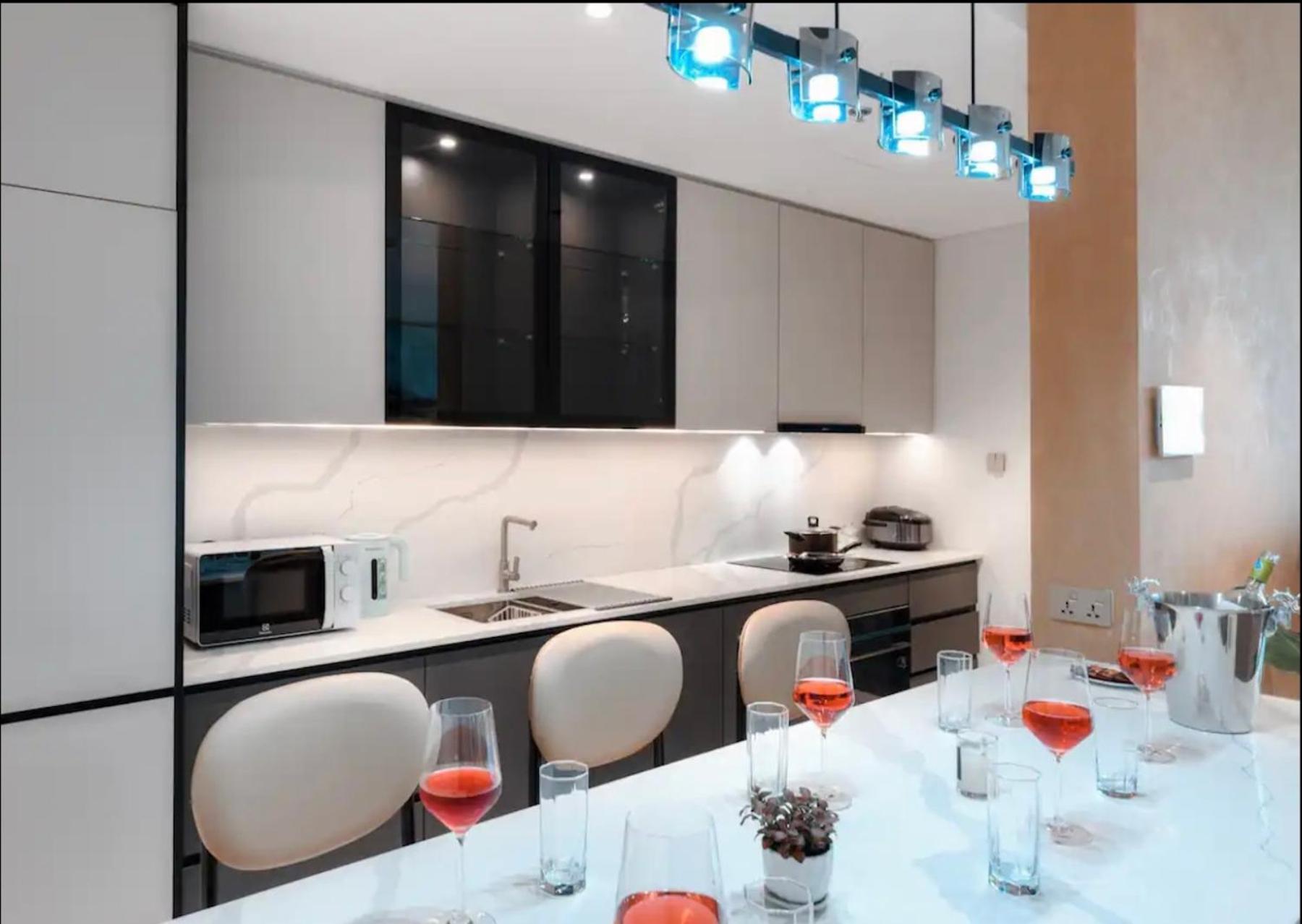 ZO Apartment Opera, Crest, Galleria -Central Saigon -Free POOL-GYM-SAUNA Room-YOGA Room